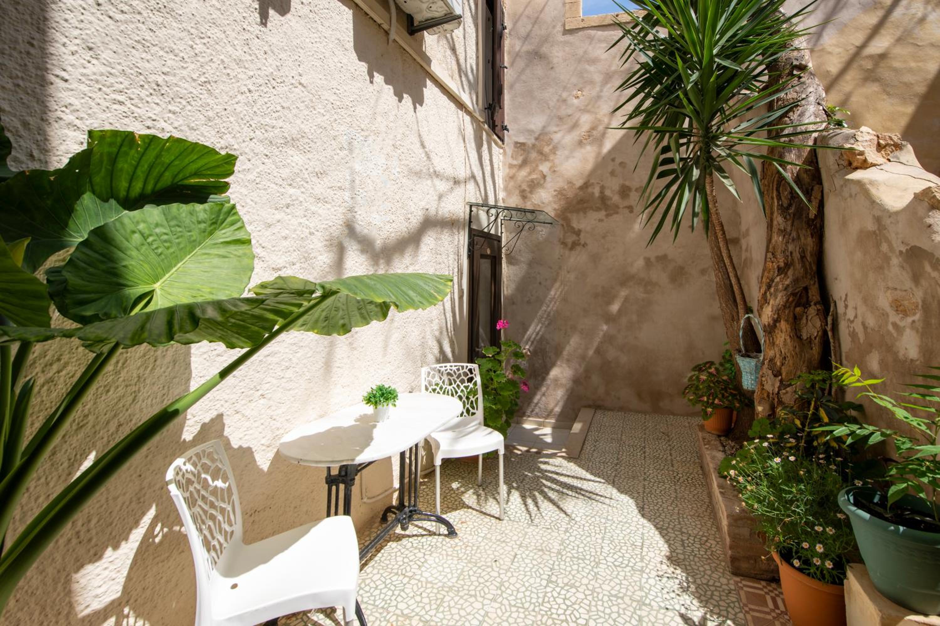 Bozzali Deluxe Hotel