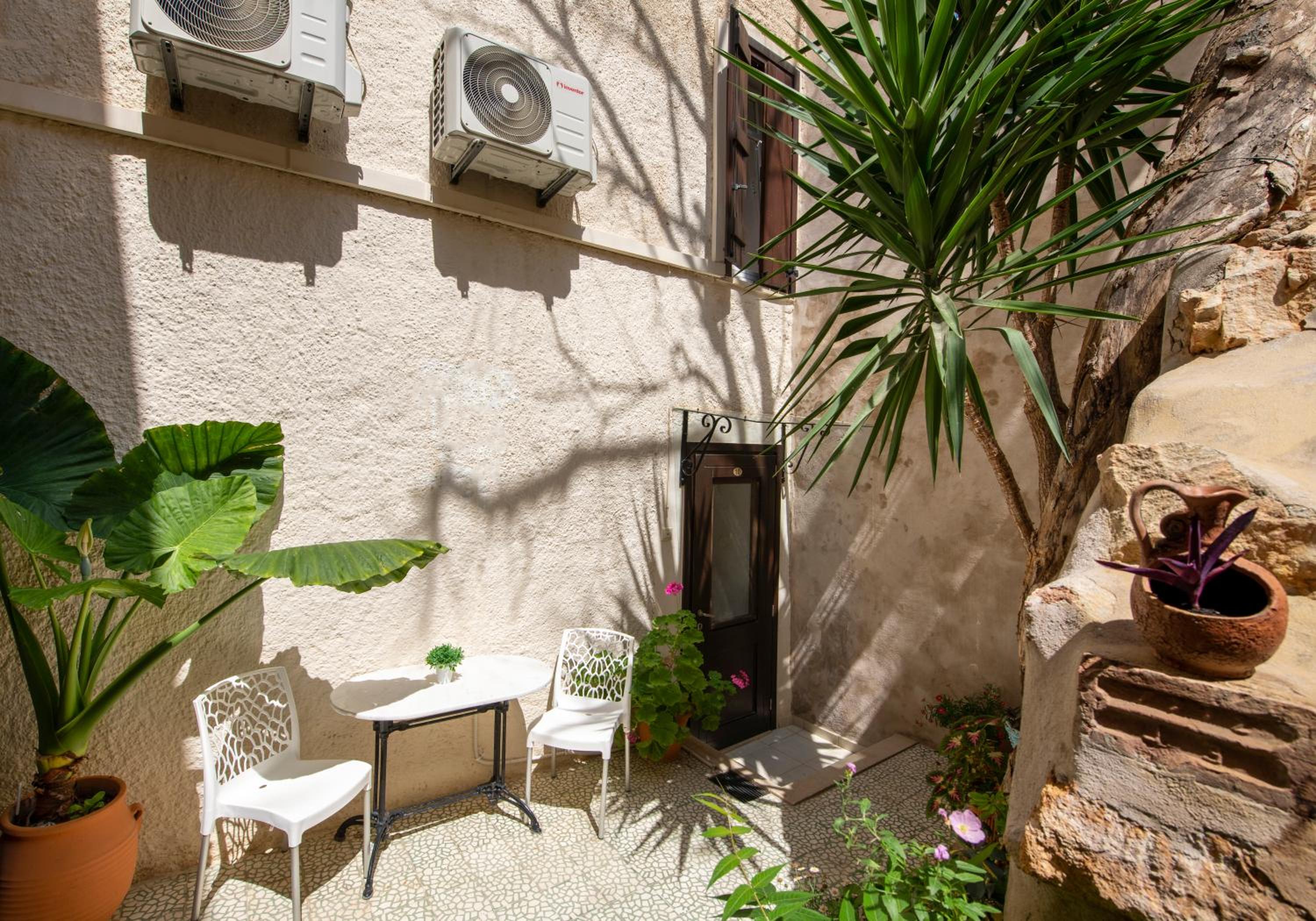 Bozzali Deluxe Hotel