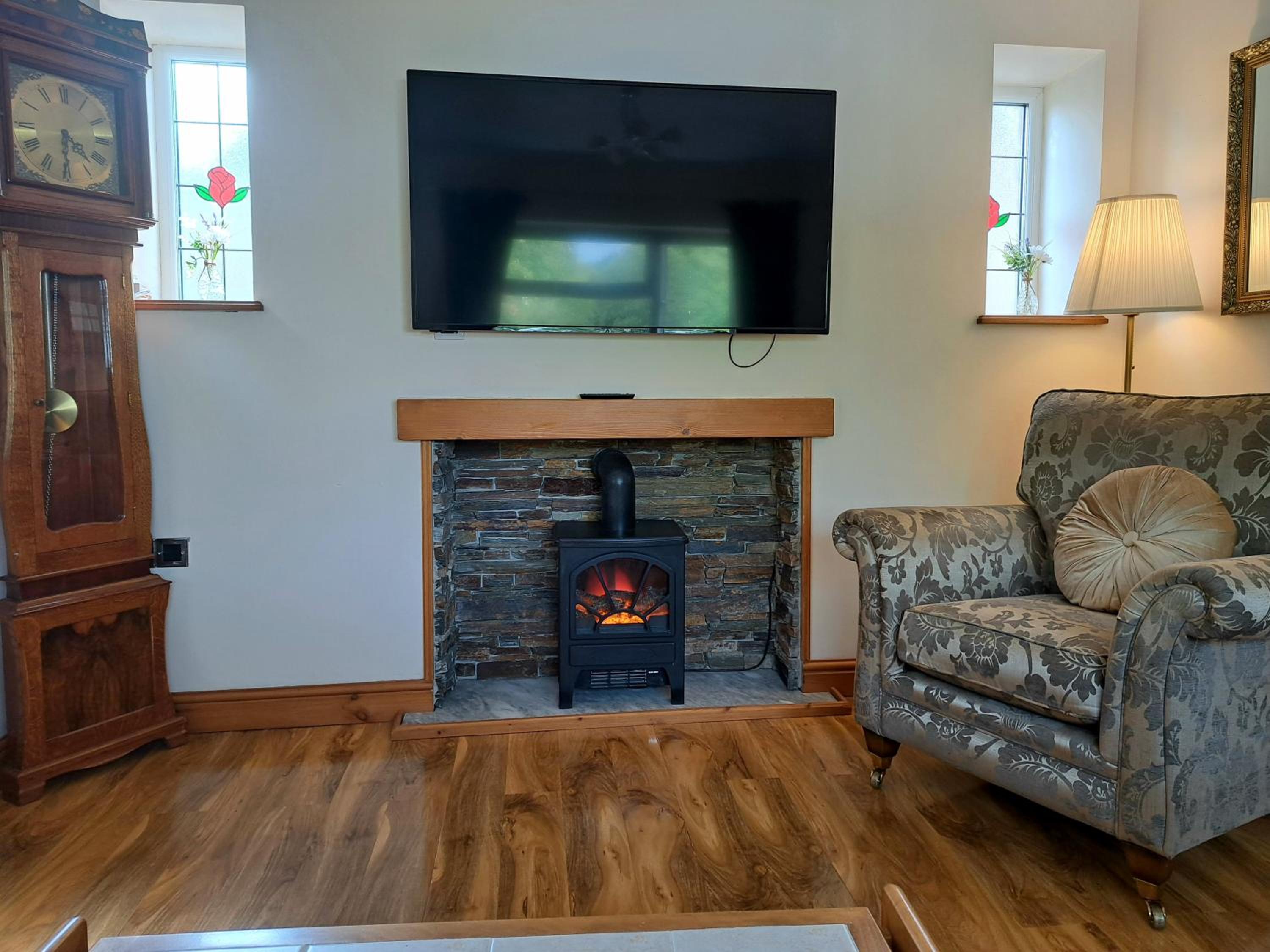 Rose Cottage Trecynon Traditional 2 bed cottage Zip World Beacons Bike