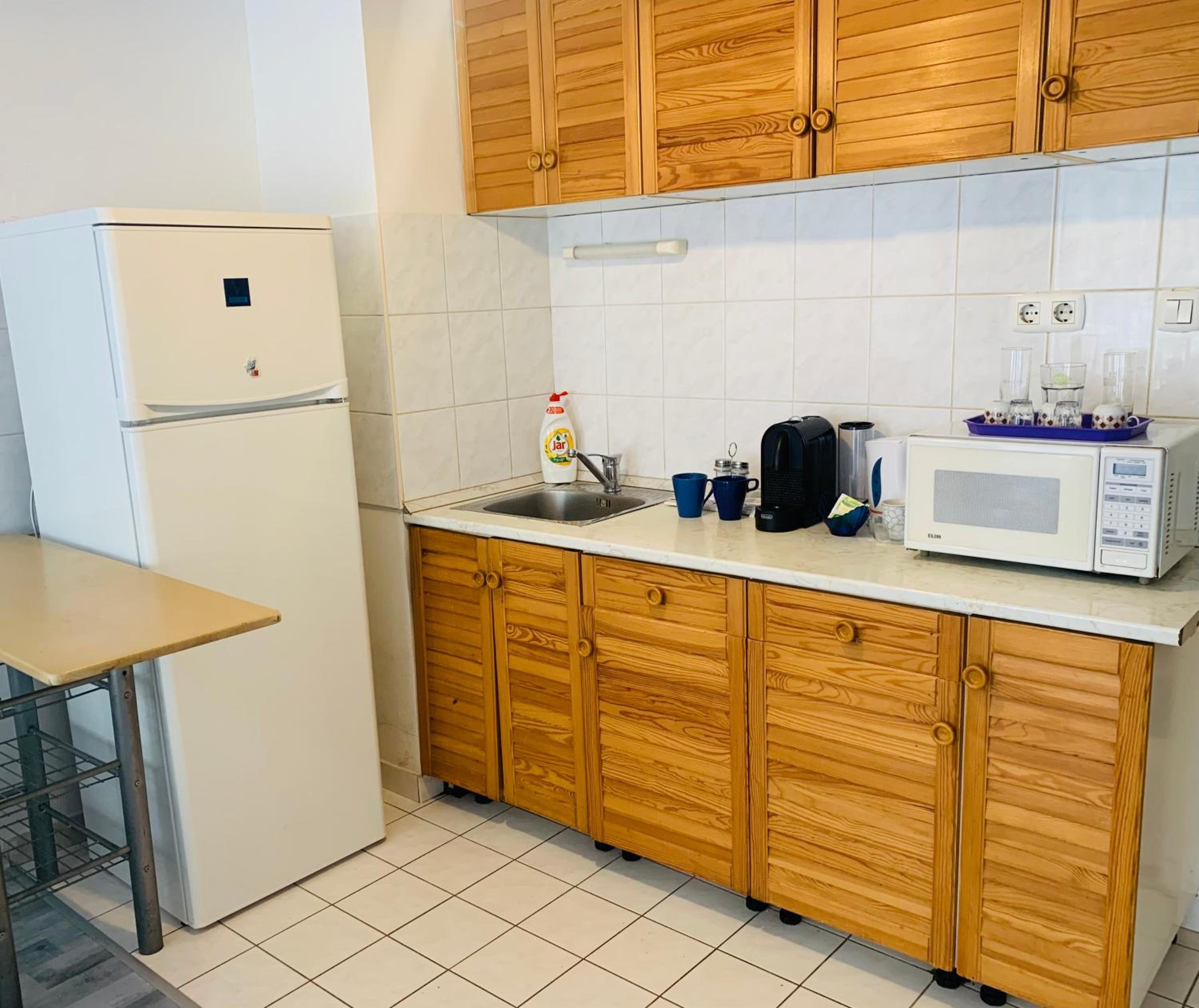 Onyx apartment with Free private garage + AC view 5