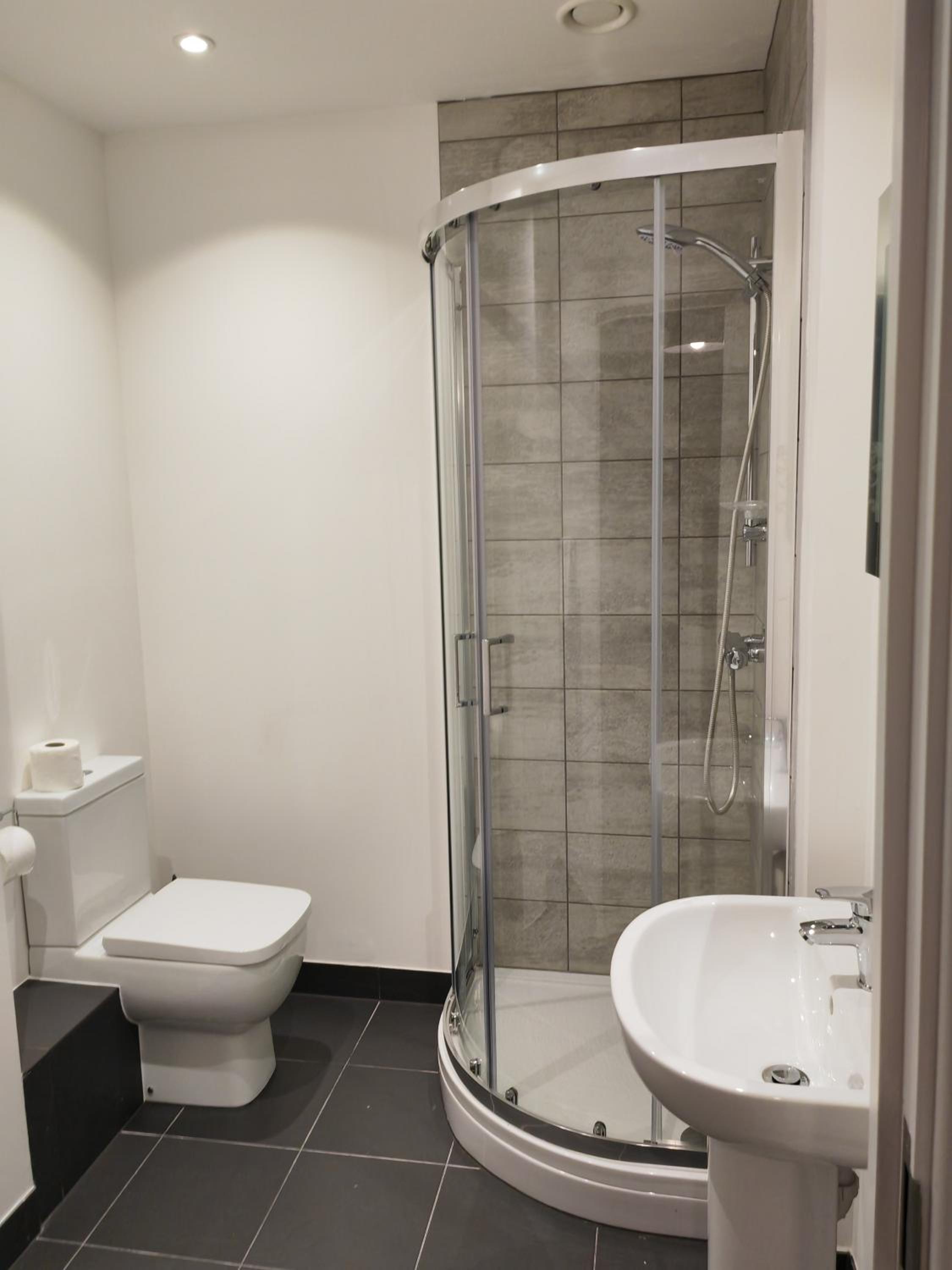 Bayard Plaza 1 Bedroom Modern Spacious Apartment view 2