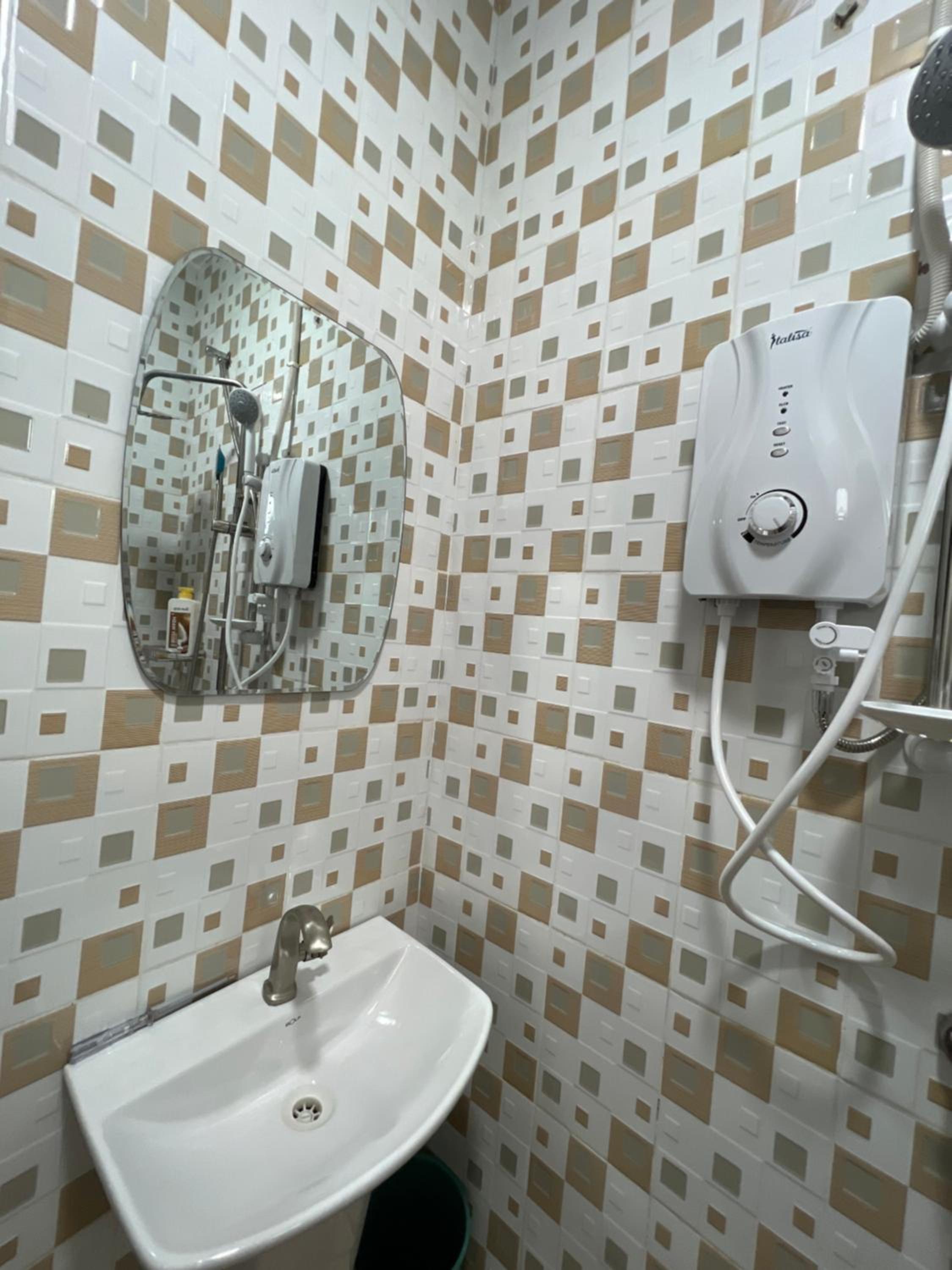 Fivas Residences