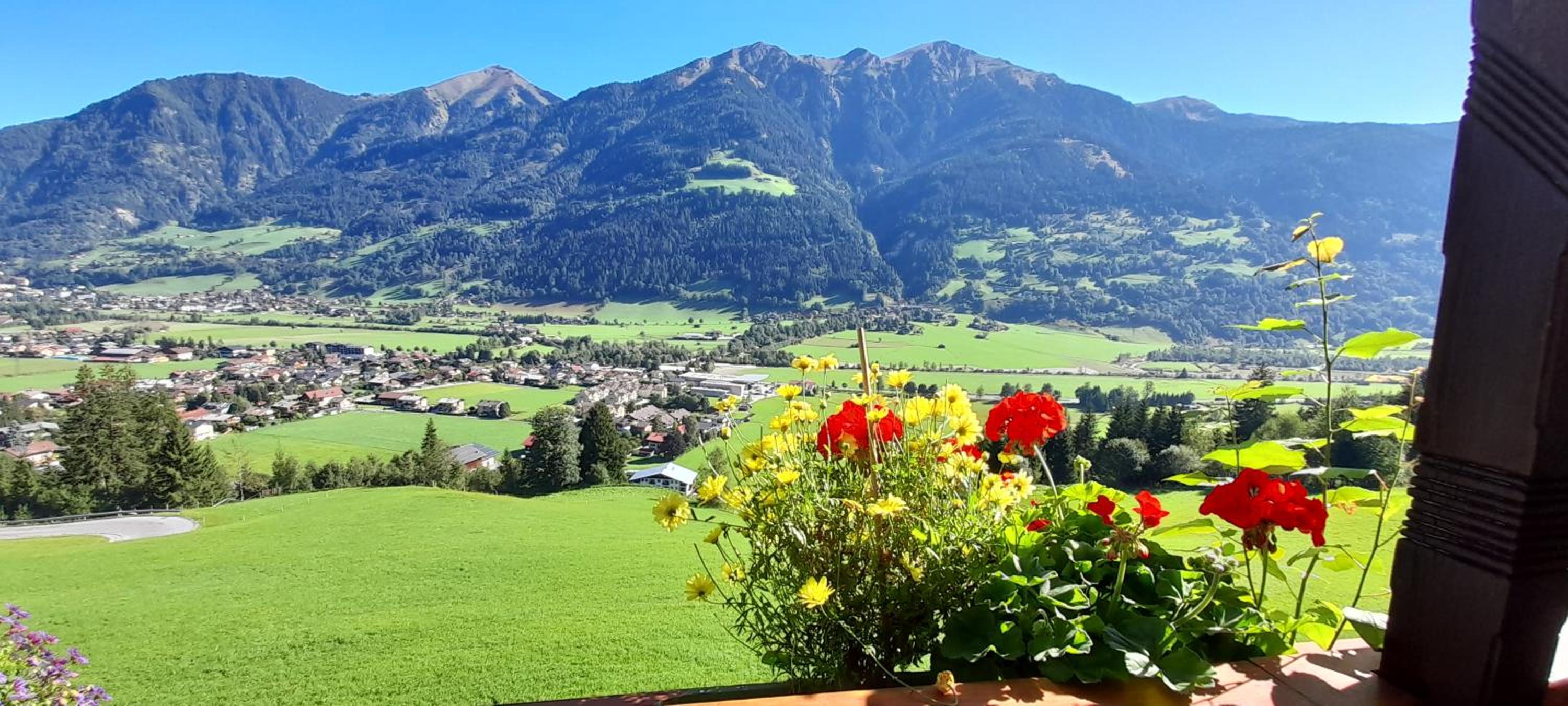 Ferienwohnung am Krausberghof mit Balkon und Parkplatz, Aufenthaltsraum mit Spielmöglichkeiten, Erholung- inmitten der Natur, 6 Fahrminuten zur Alpentherme