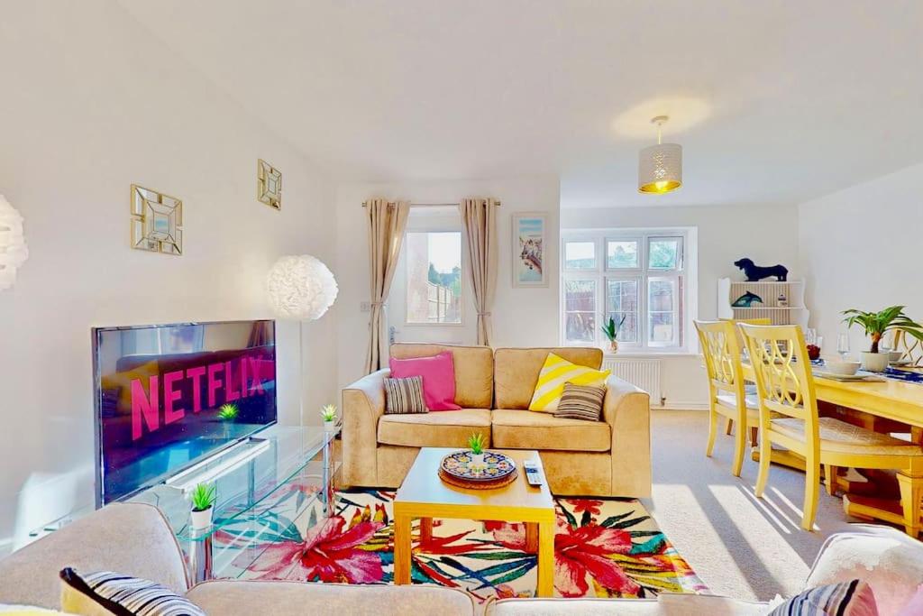Super Quiet 4 Bed Family House in Gravesend view 2