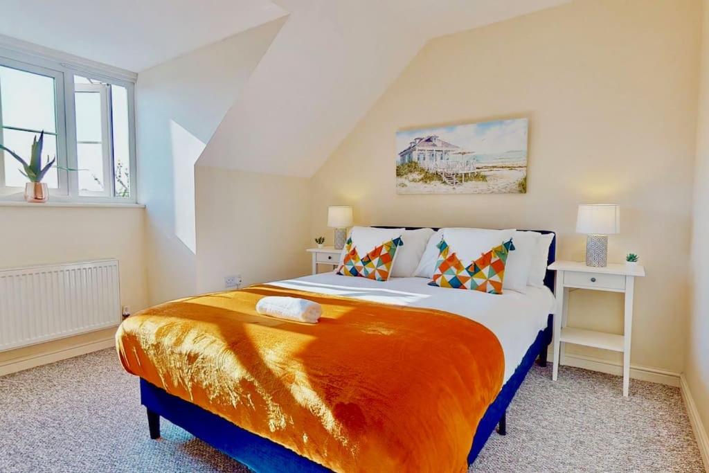 Super Quiet 4 Bed Family House in Gravesend view 5