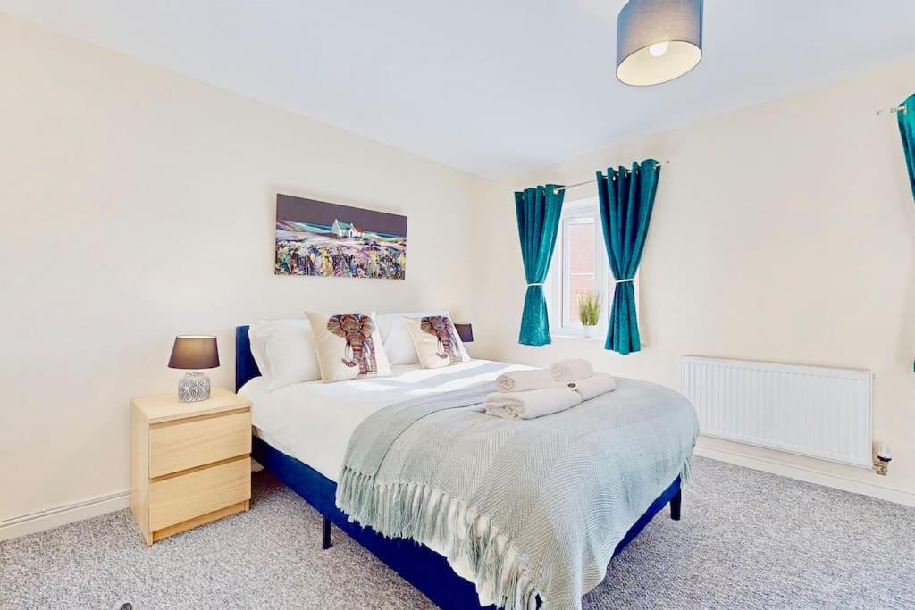 Super Quiet 4 Bed Family House in Gravesend view 3