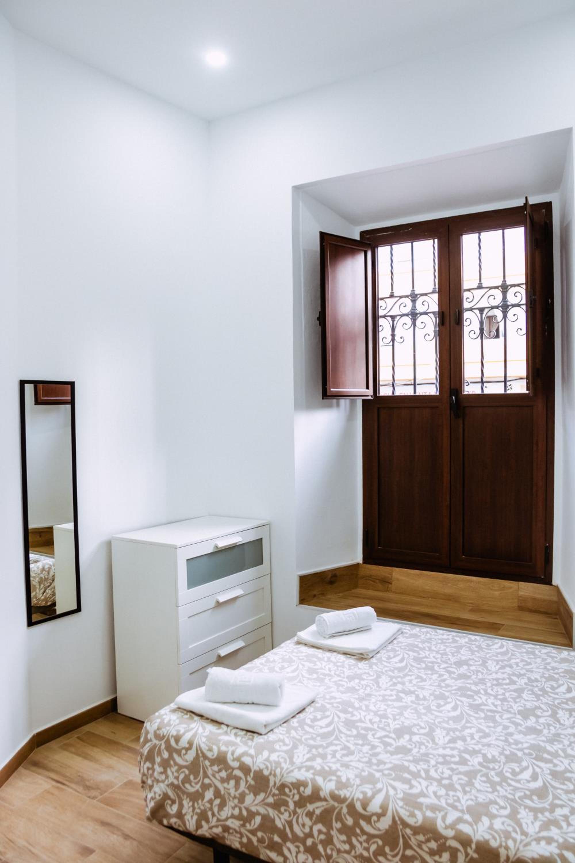 Triana Riverside Guesthouse