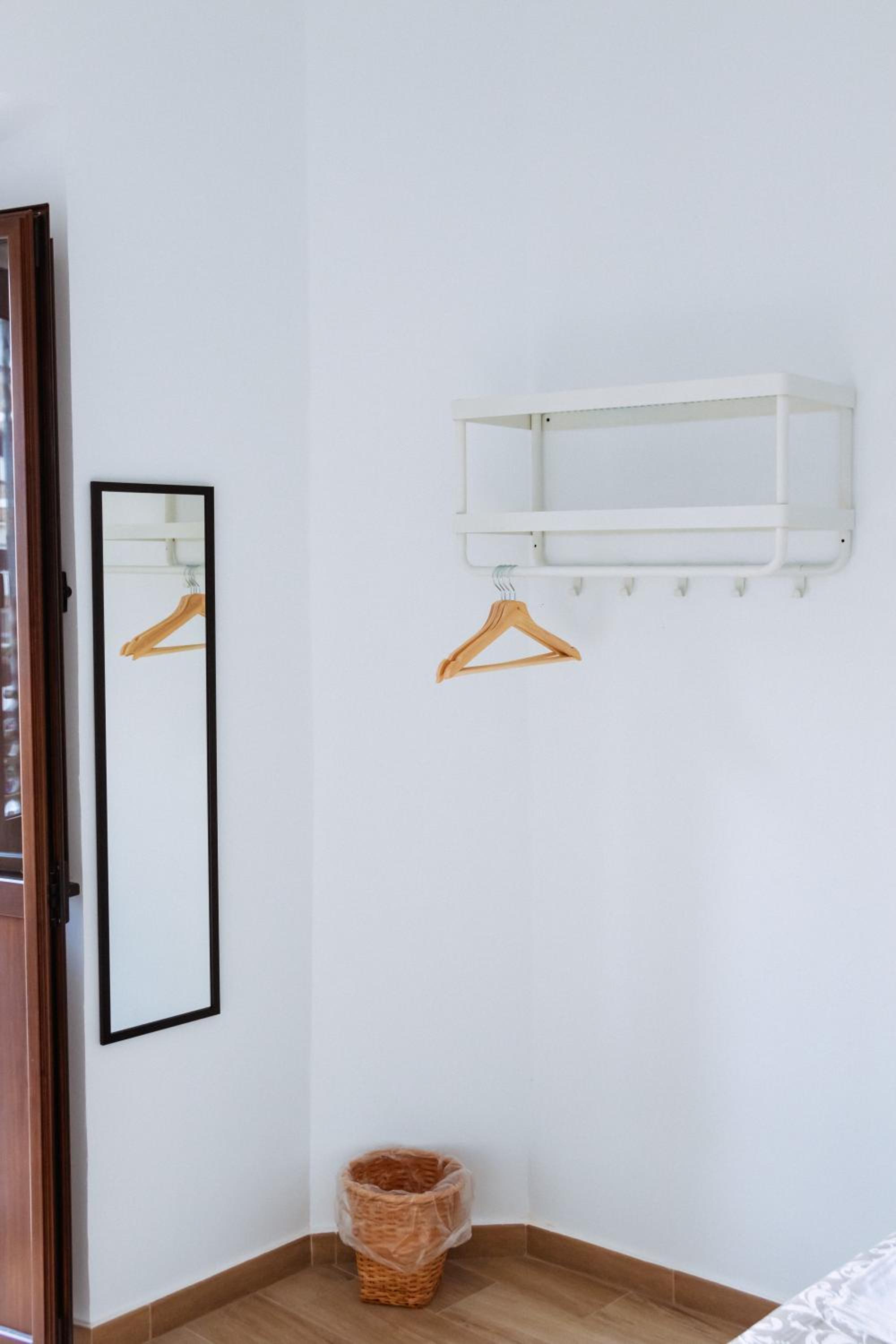 Triana Riverside Guesthouse