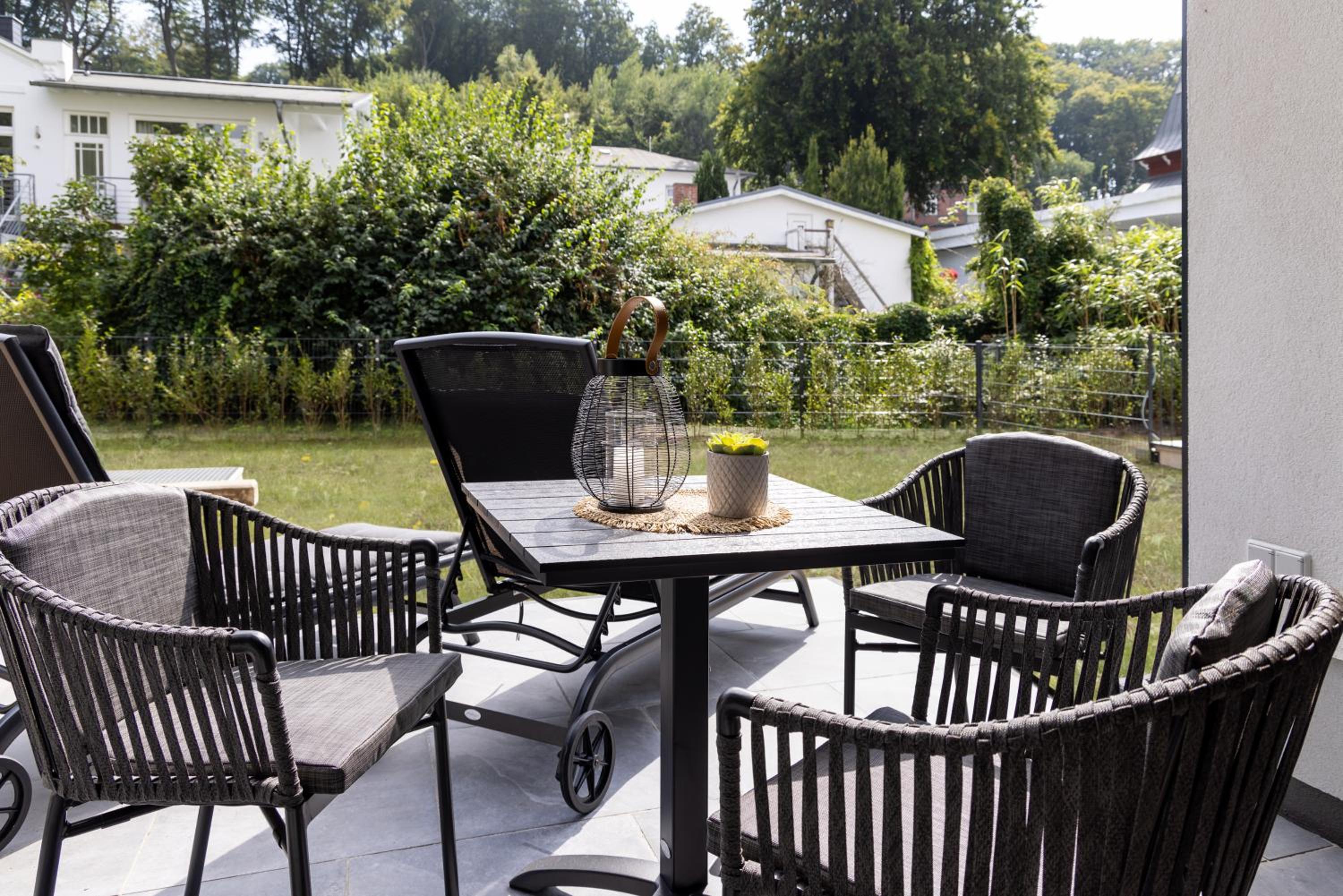 Villa Chloe Binz Appartements exklusiv in Top Lage mit Strandkorb am Strand