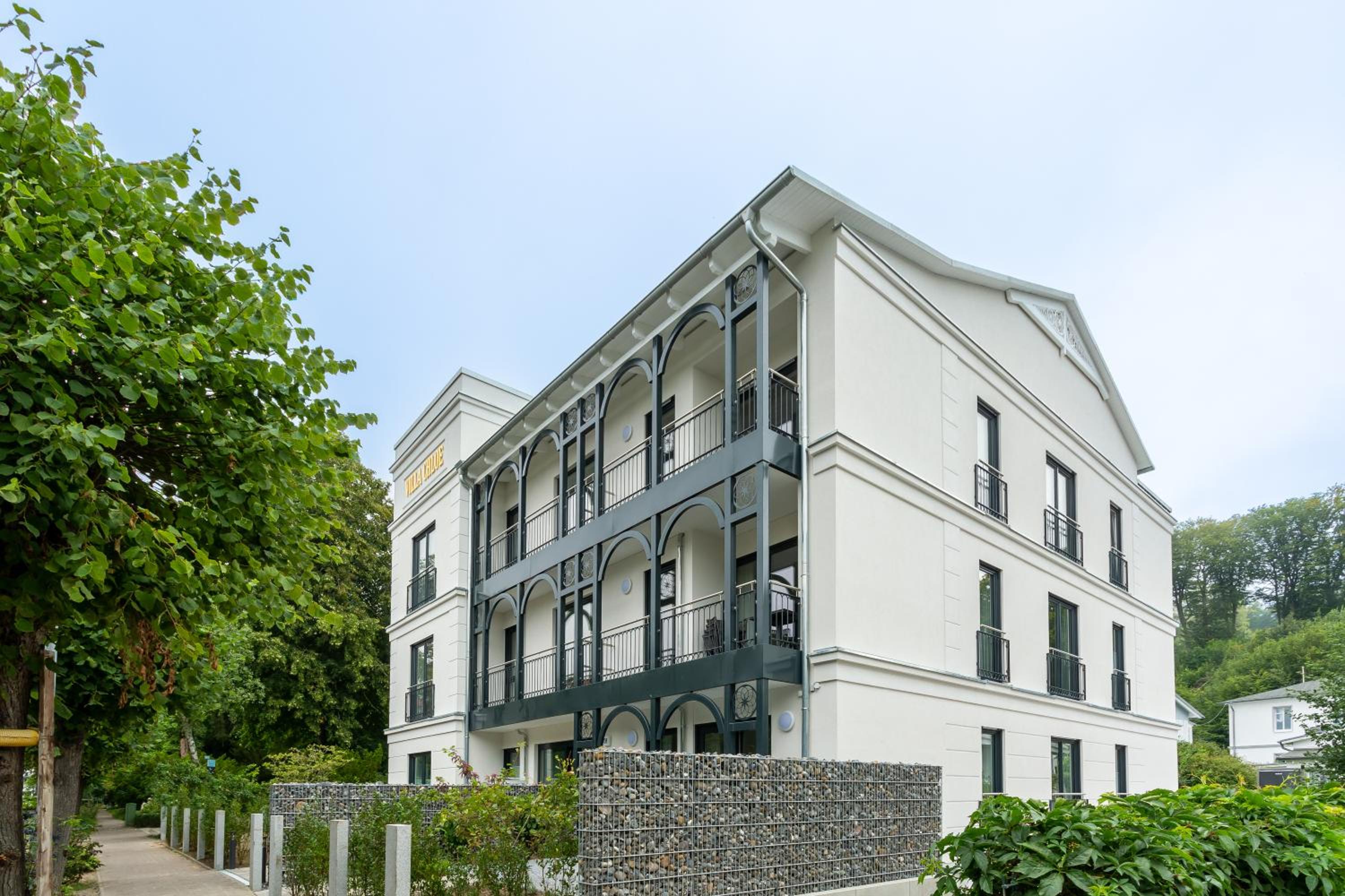 Villa Chloe Binz Appartements exklusiv in Top Lage mit Strandkorb am Strand