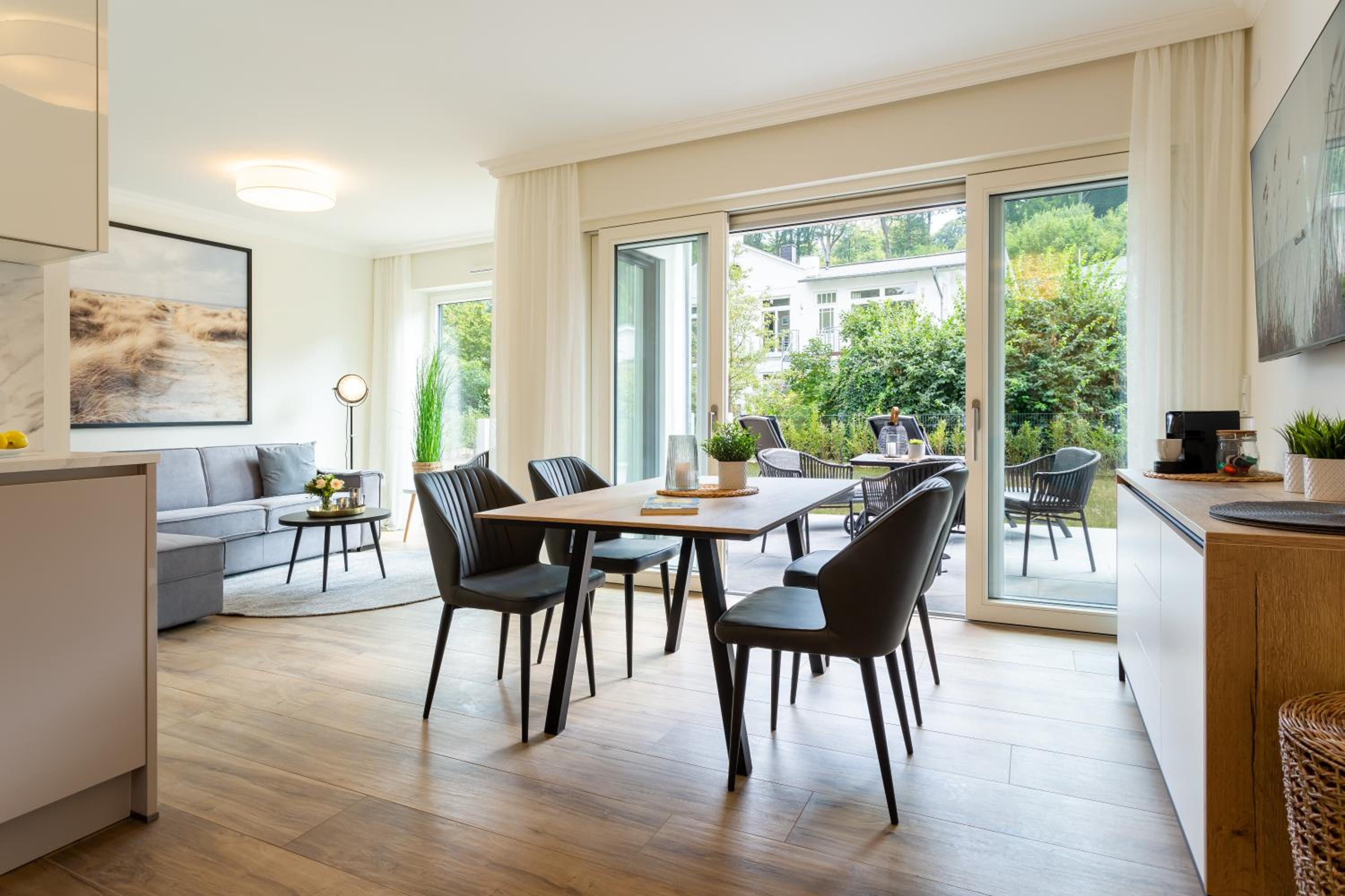 Villa Chloe Binz Appartements exklusiv in Top Lage mit Strandkorb am Strand