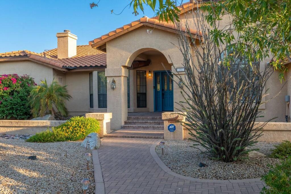 Glendale Retreat -pickleball+pool+9-hole mini golf view 4