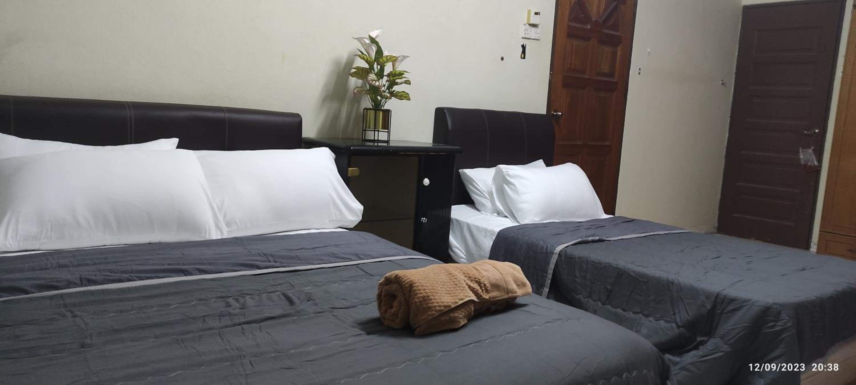 HOMESTAY ALORSETAR TOWNCENTRE by ASTARILA GUESTHOUSE-AmanCentral -iSLAM SAHAJA - 2storey Banglo, Private Pool, BBQ area & sports - max 30pax photo 6
