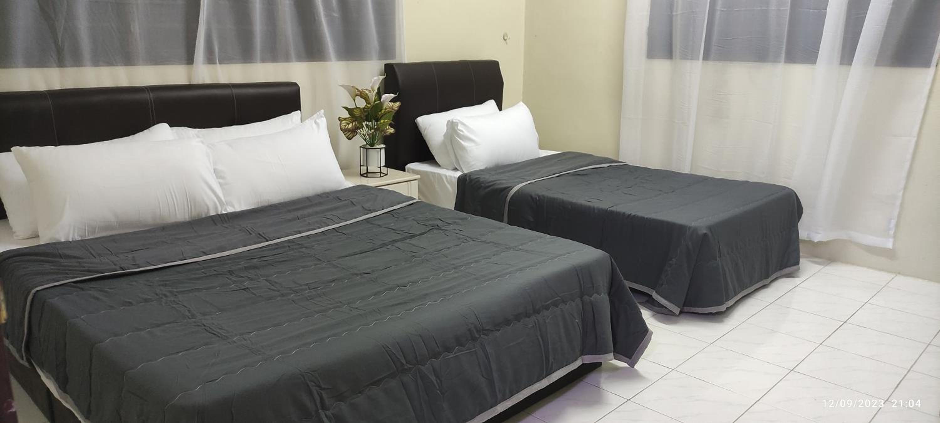 HOMESTAY ALORSETAR TOWNCENTRE by ASTARILA GUESTHOUSE-AmanCentral -iSLAM SAHAJA - 2storey Banglo, Private Pool, BBQ area & sports - max 30pax photo 8