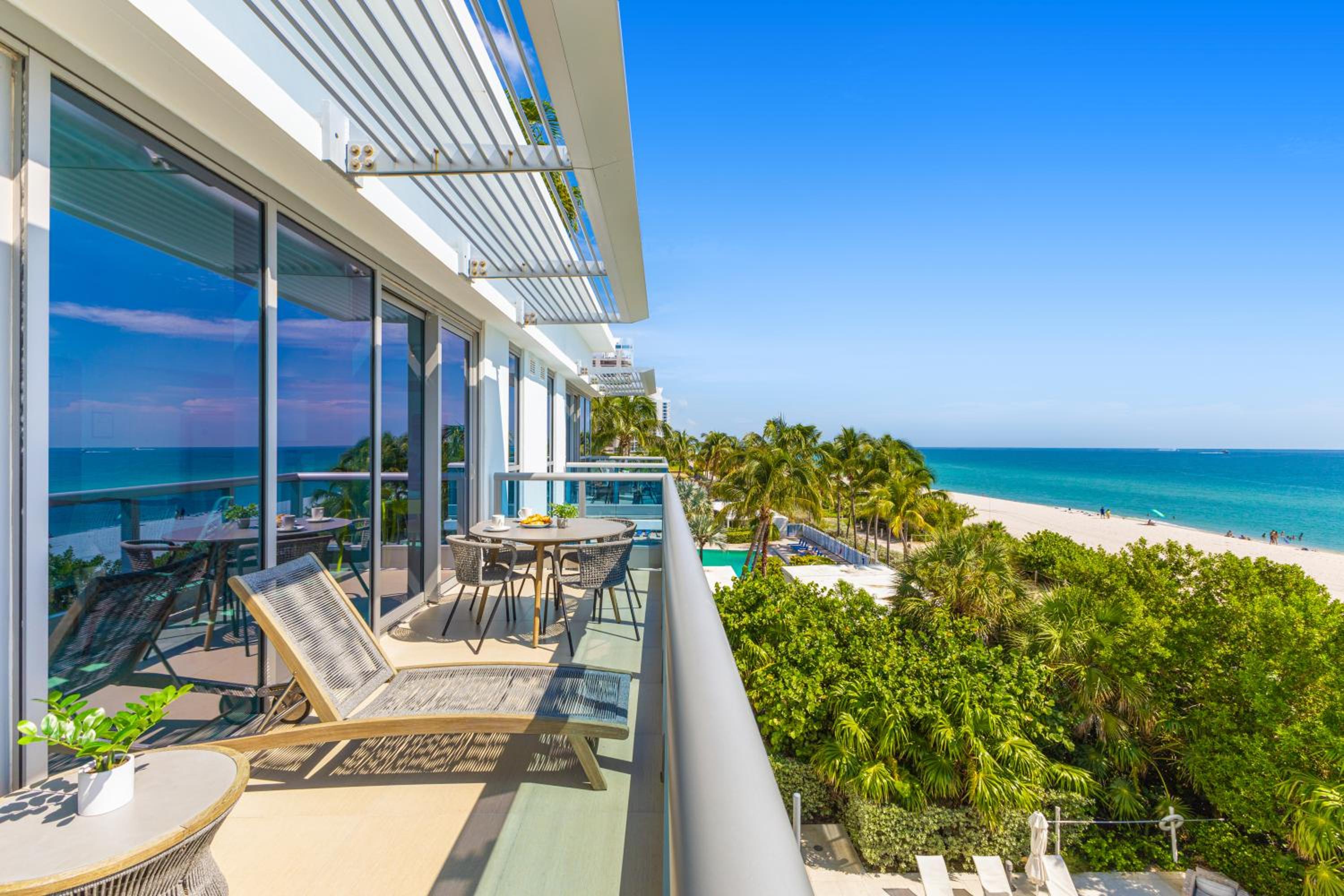 Dharma Home Suites Miami Beach at Monte Carlo