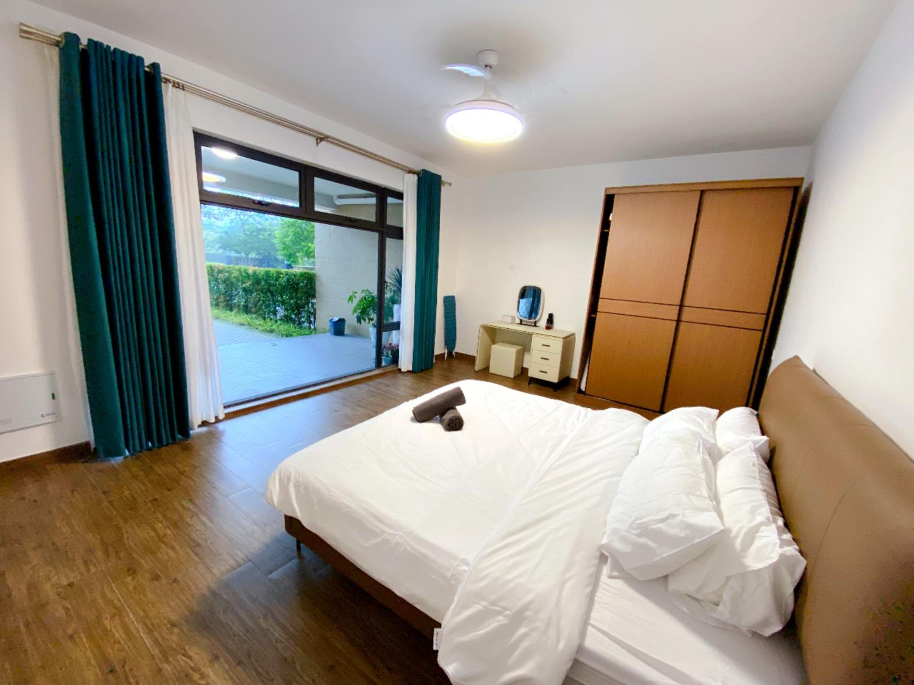 Forest City Golf Course Resort Villa by Lions Bay photo 6