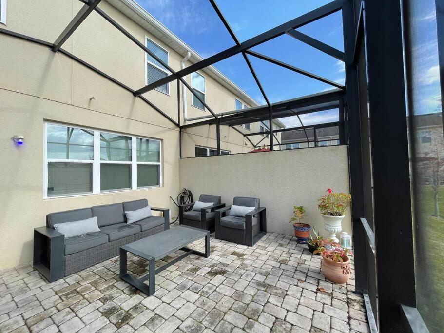 Cozy Spacious Family Home by Theme Parks 4bd 3ba view 2