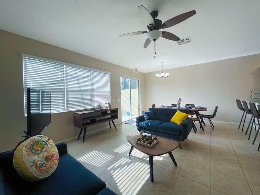 Cozy Spacious Family Home by Theme Parks 4bd 3ba view 5