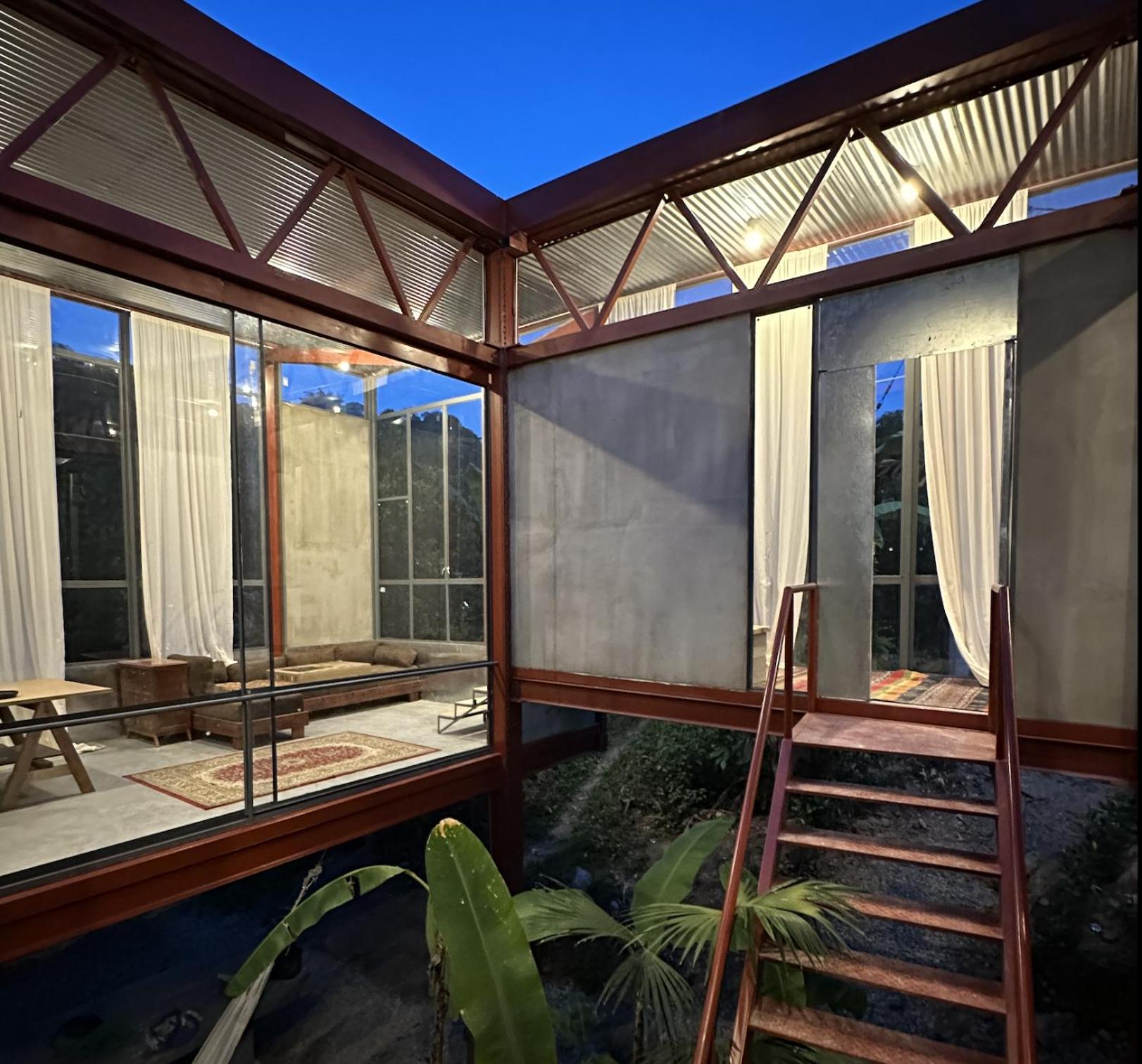 Red art house en reserva natural