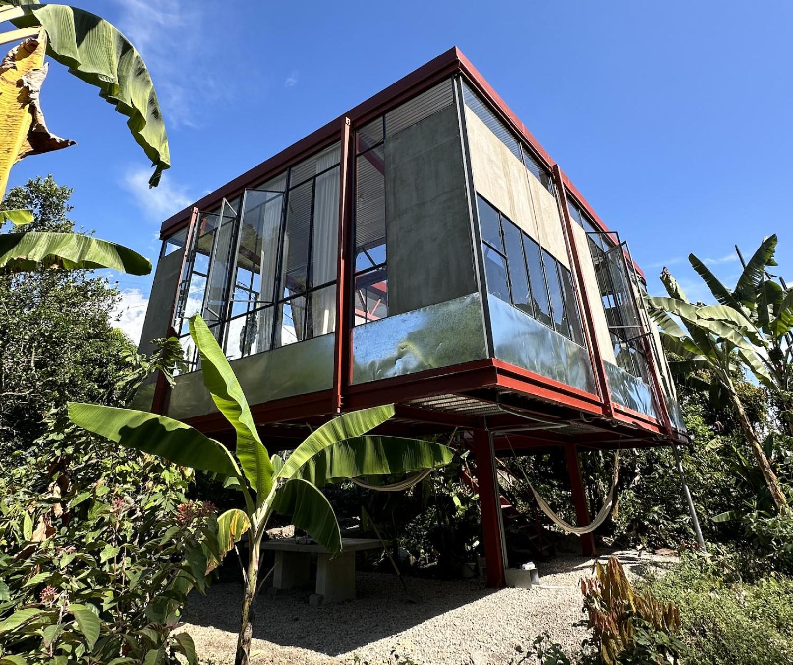 Red art house en reserva natural