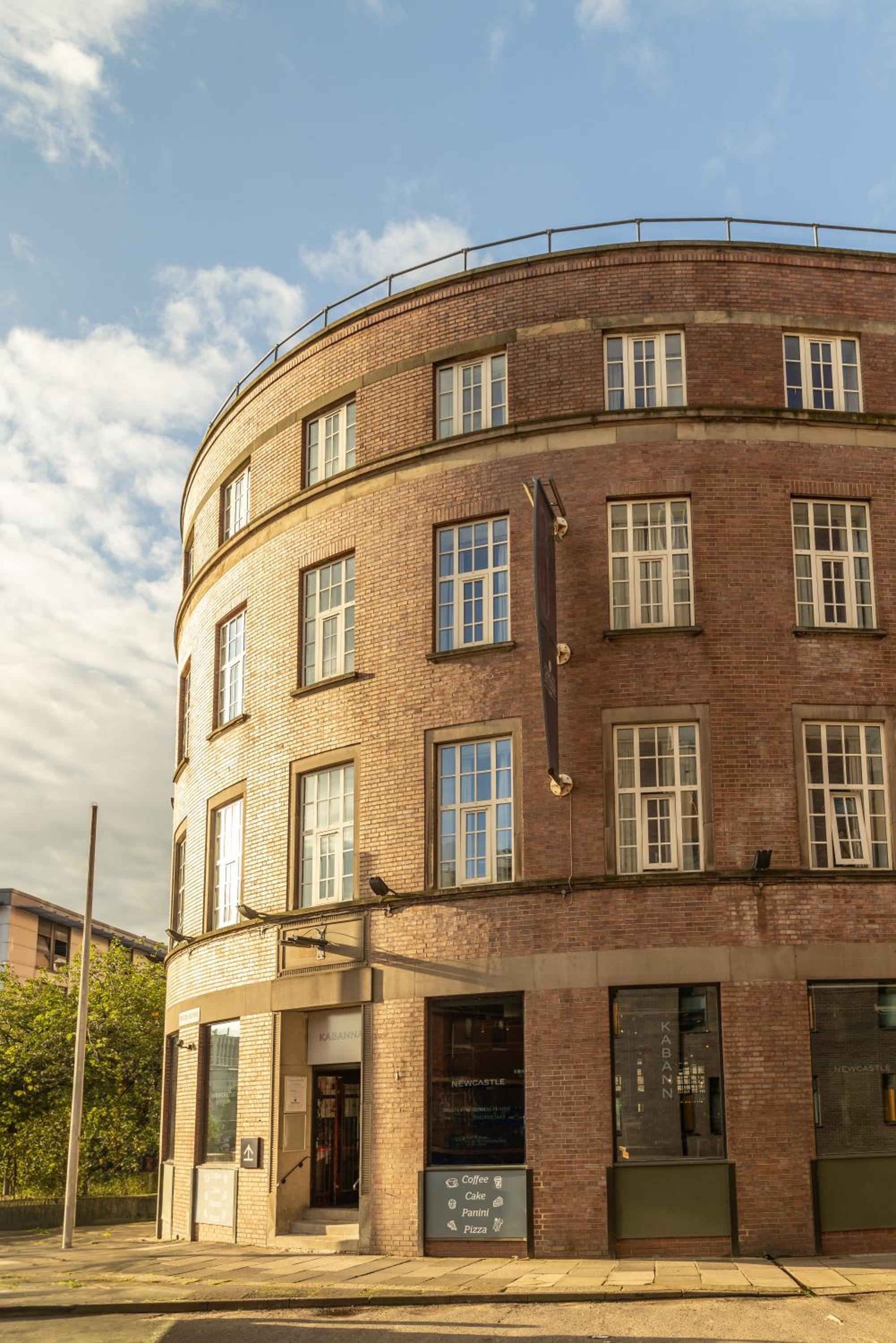 Hotel Kabannas Newcastle - Image 1