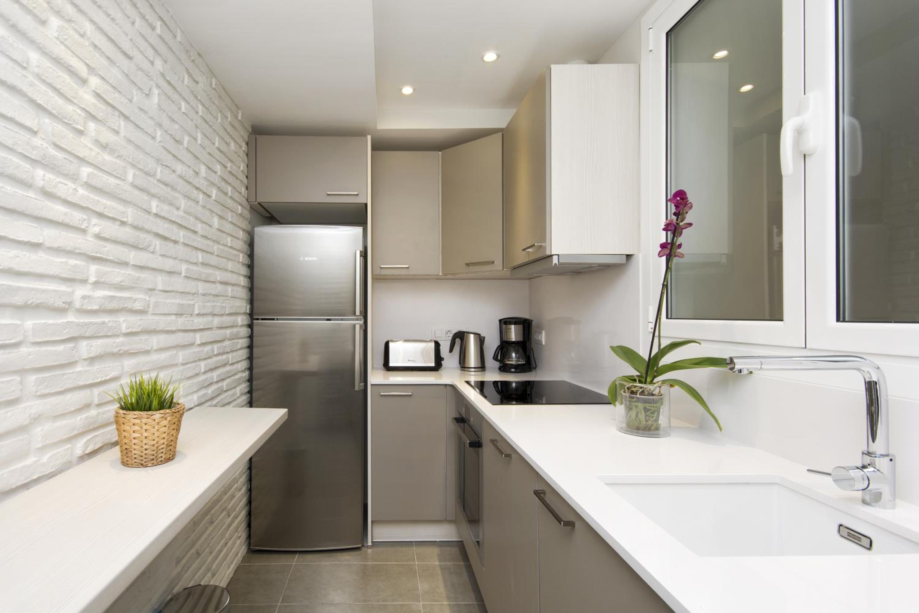 Eixample Building Apartments by Mercedes Heritage