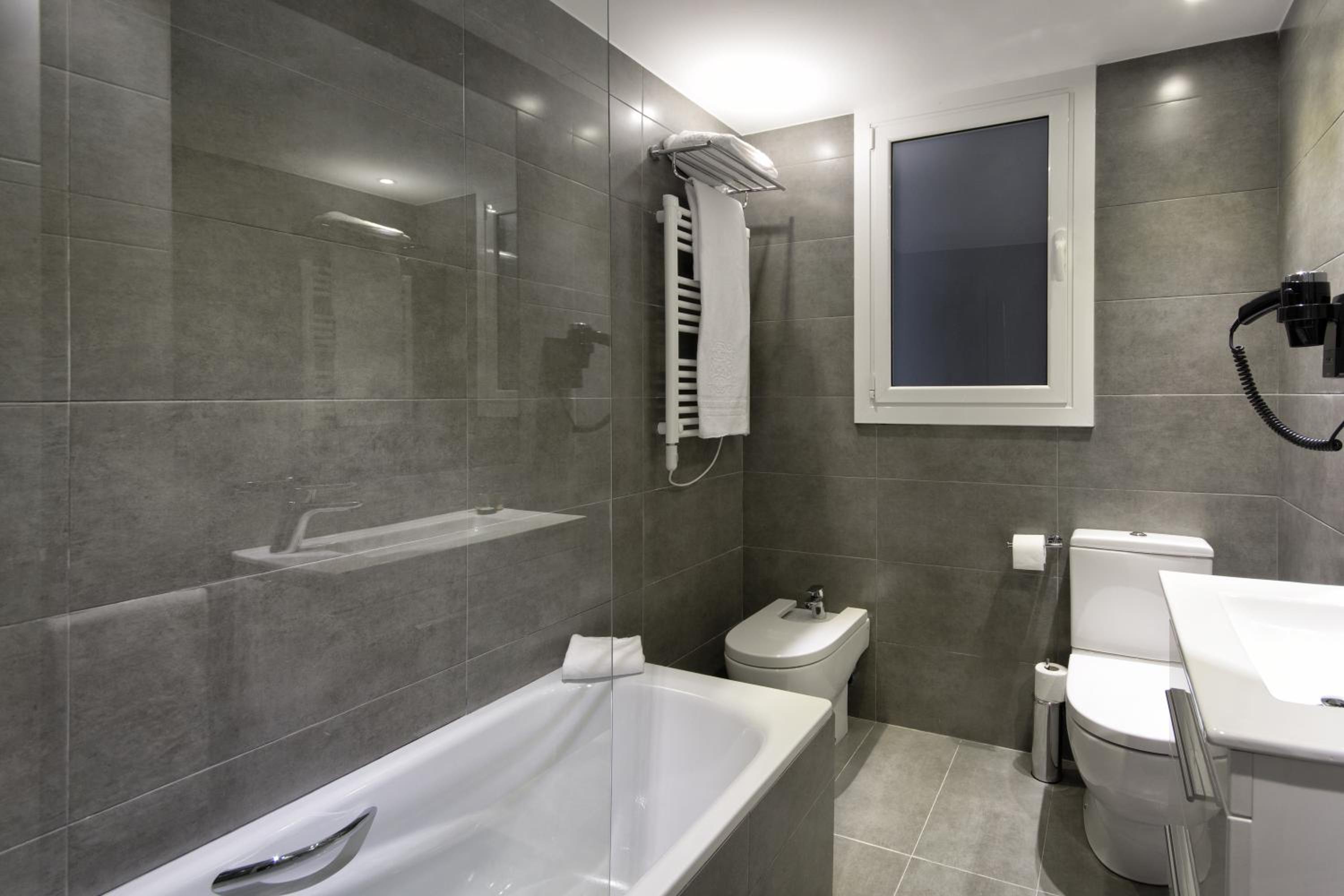 Eixample Building Apartments by Mercedes Heritage