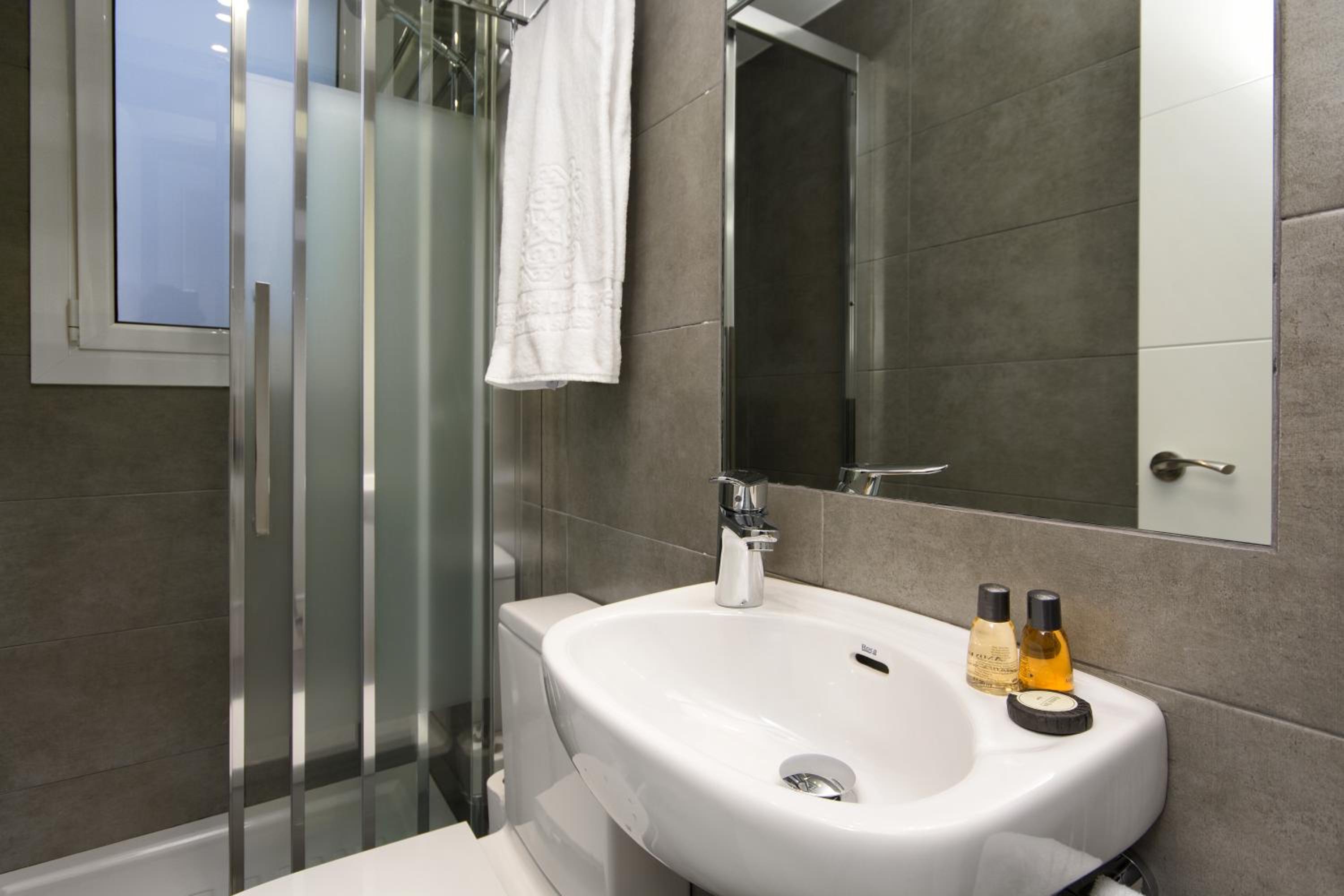 Eixample Building Apartments by Mercedes Heritage