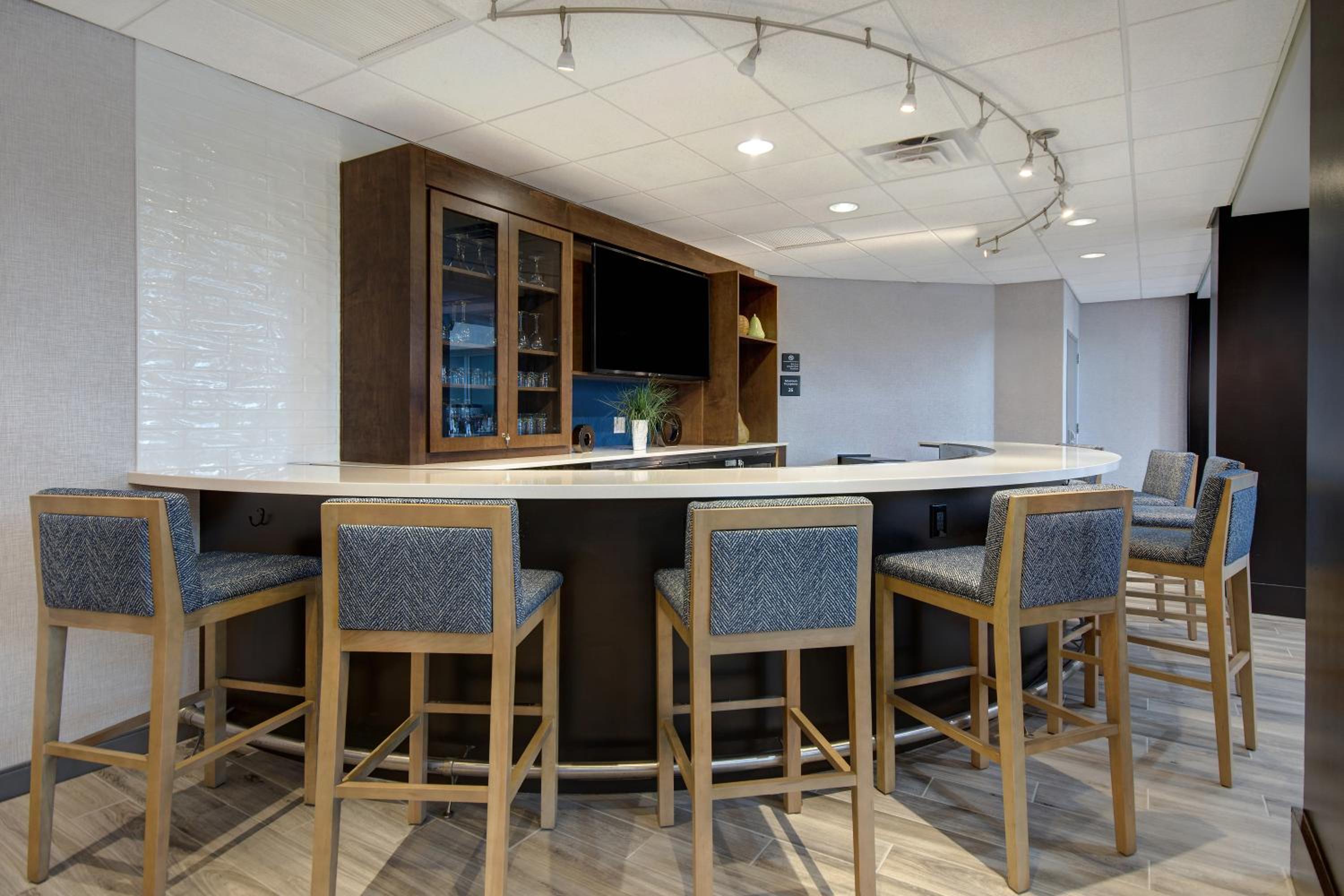 Hampton Inn  Suites Yonkers - Property Image 12