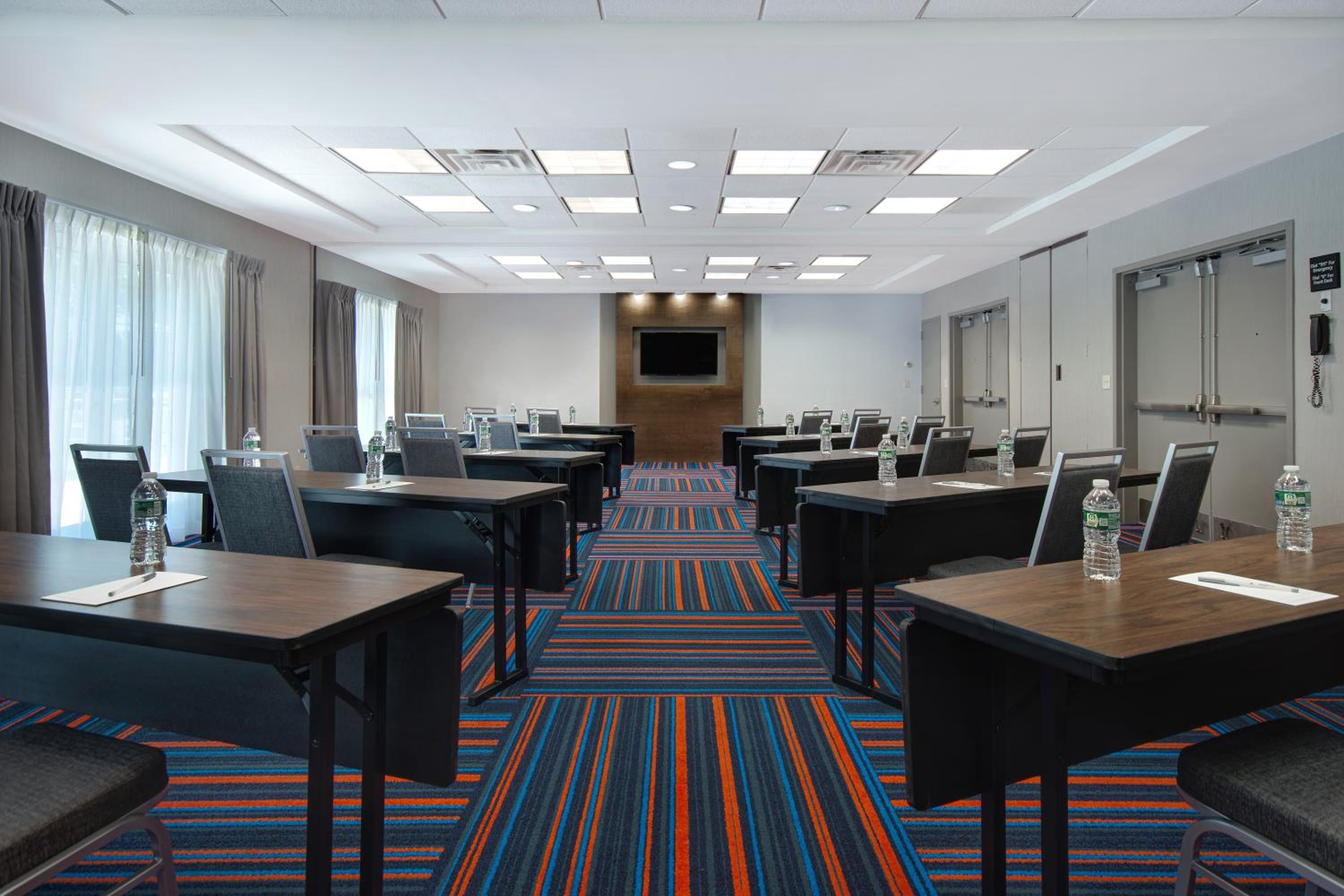 Hampton Inn  Suites Yonkers - Property Image 6