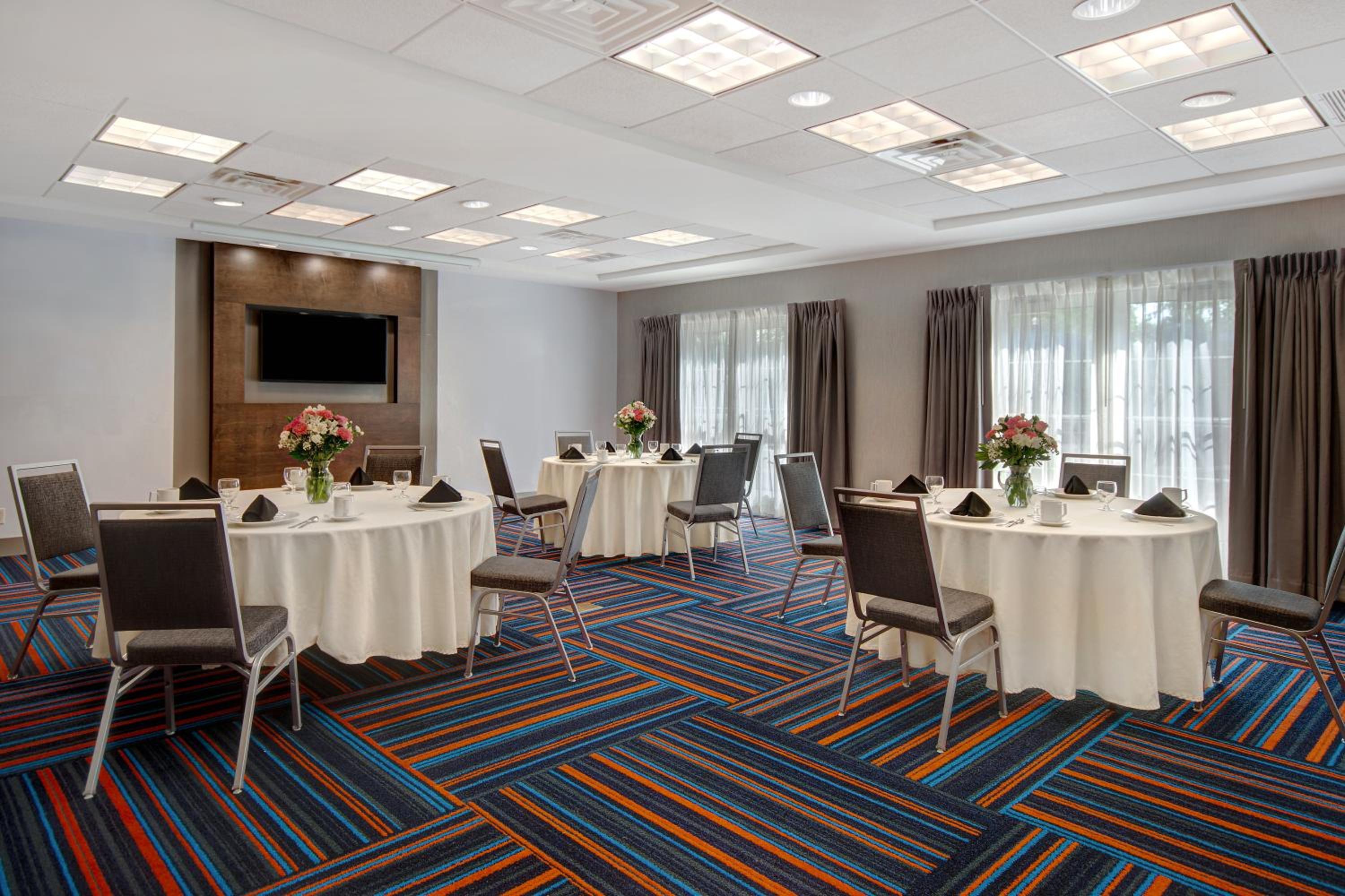 Hampton Inn  Suites Yonkers - Property Image 7