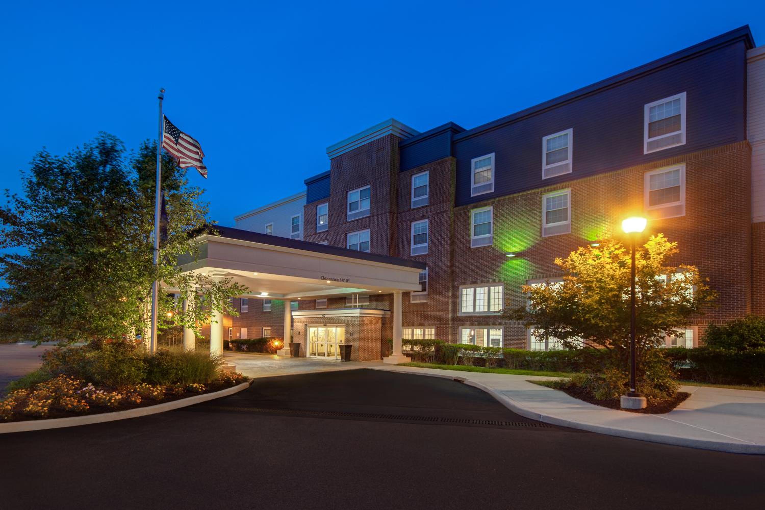 Hampton Inn Suites Yonkers - Property Image 17