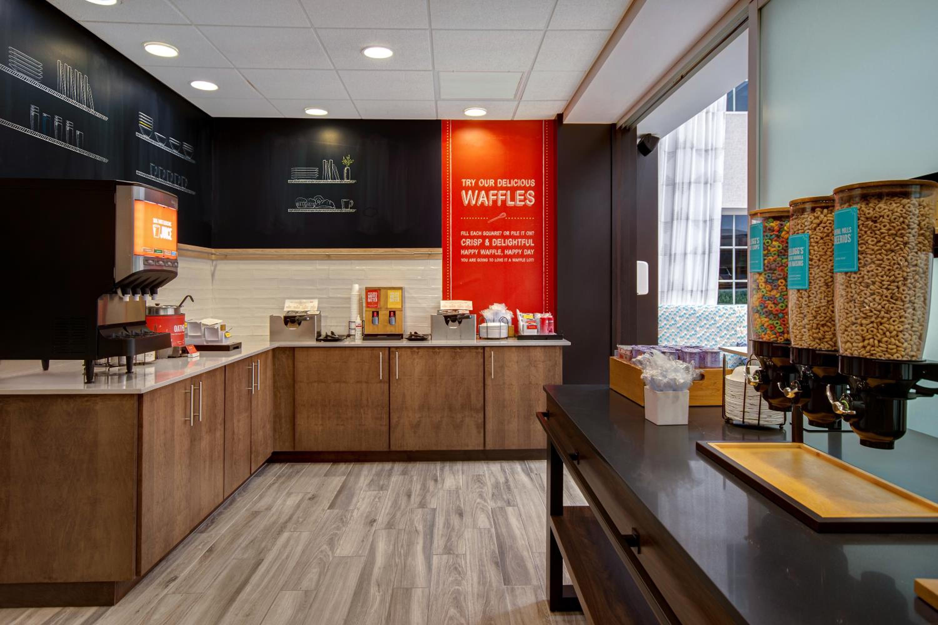 Hampton Inn  Suites Yonkers - Property Image 1