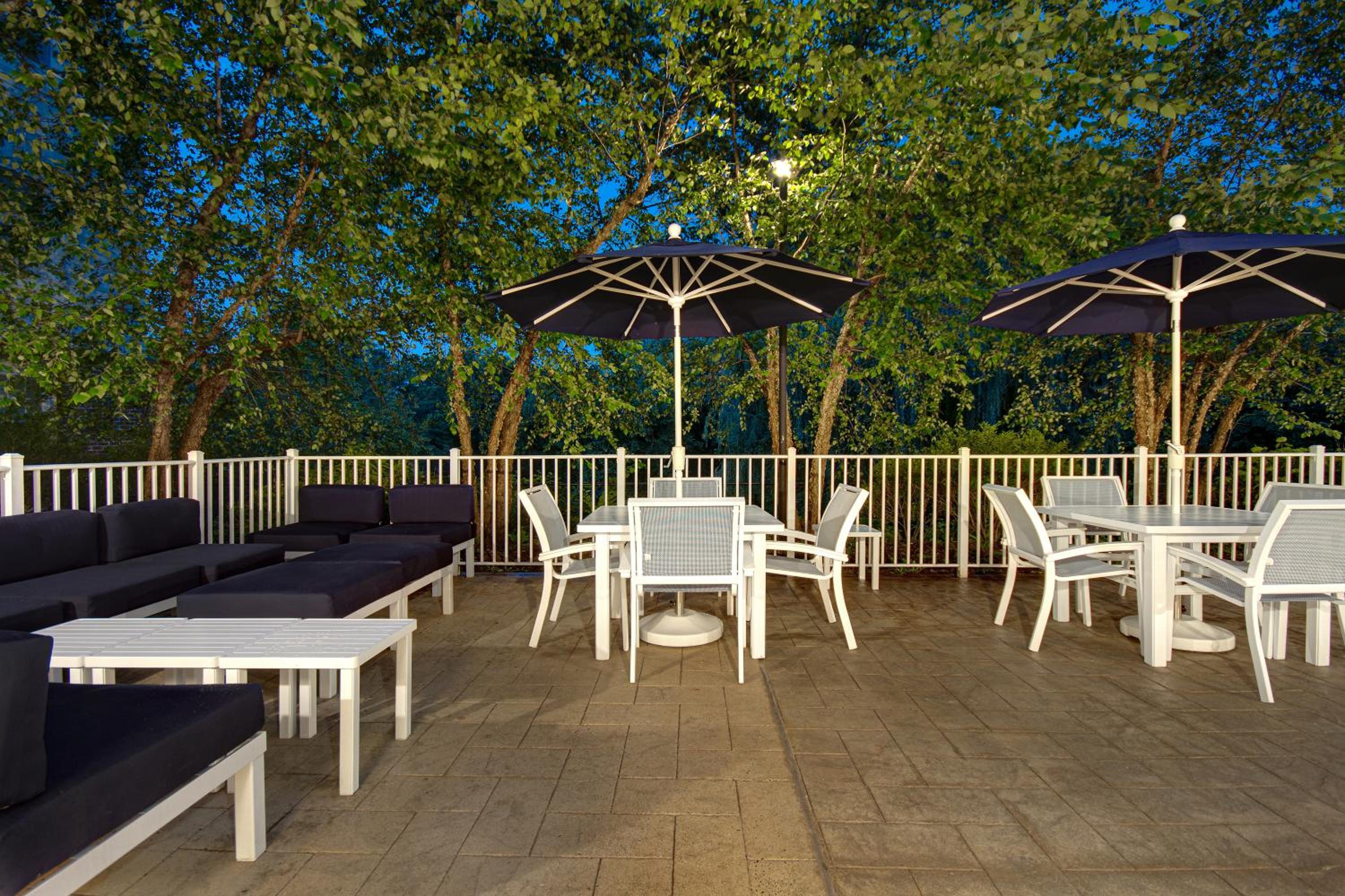 Hampton Inn  Suites Yonkers - Property Image 5