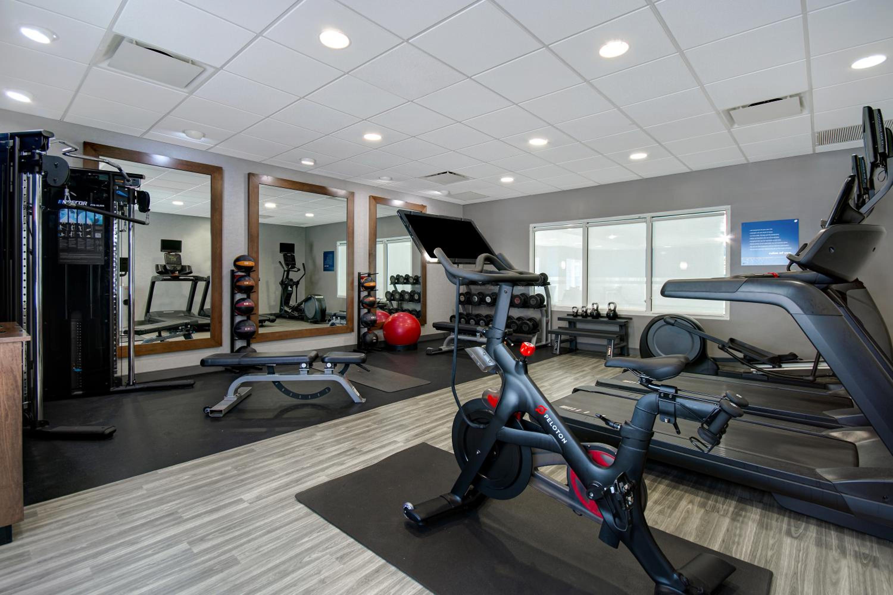 Hampton Inn  Suites Yonkers - Property Image 4