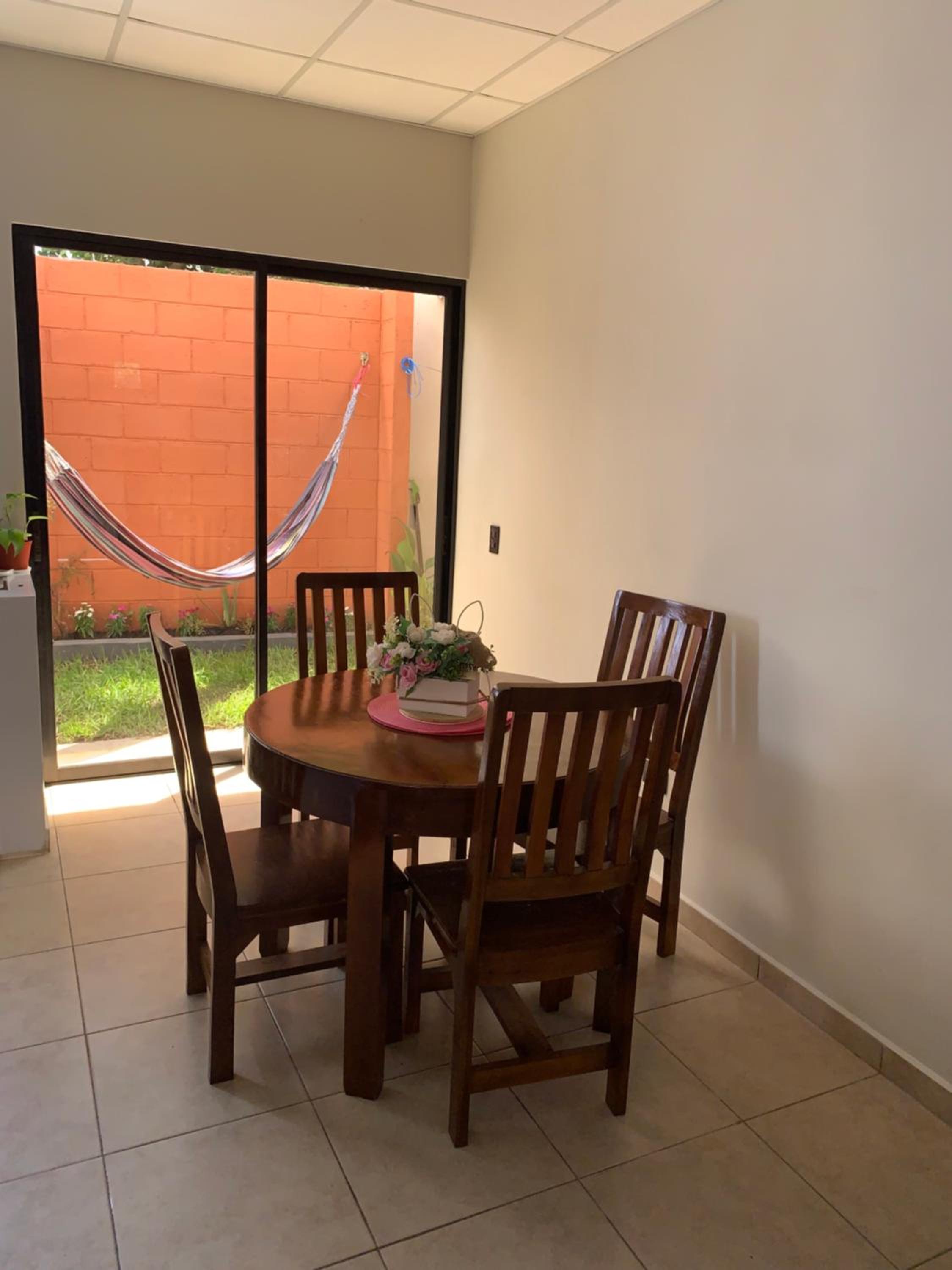 Casa privada, ubicada cerca del centro histórico de Santa Ana view 3