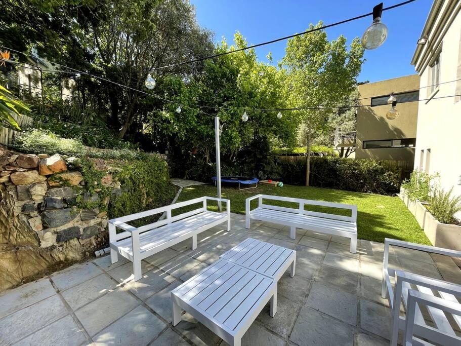 Lovely Family Home in Tamboerskloof, Cape Town view 2