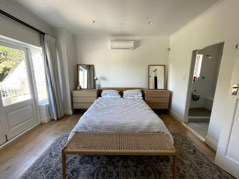Lovely Family Home in Tamboerskloof, Cape Town view 3