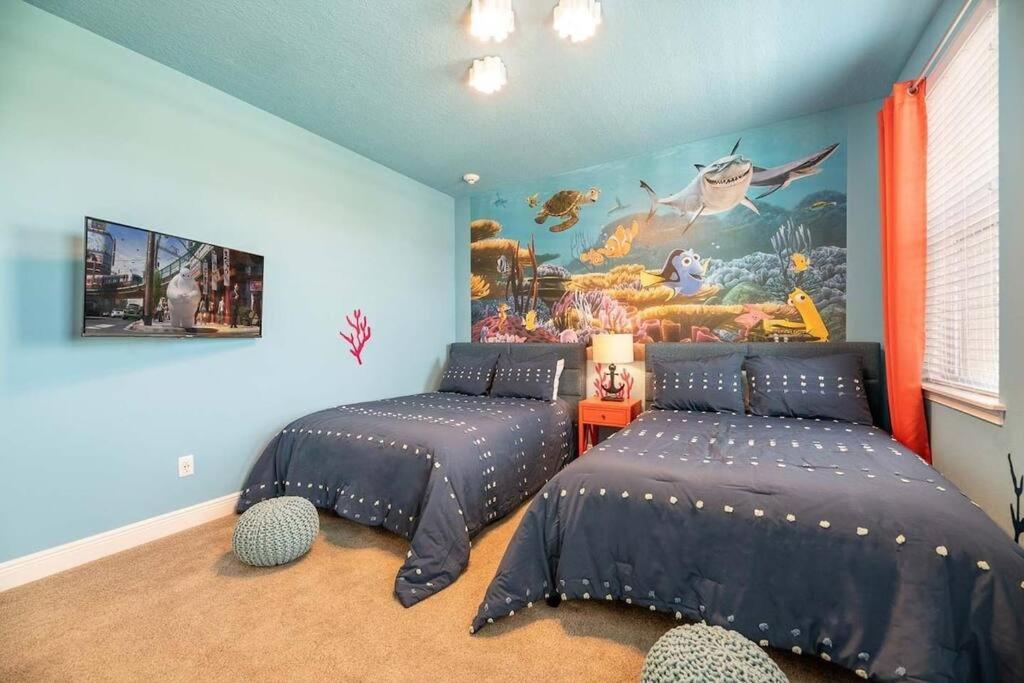 LUXE 10Min Disney Villa, 11BR with Theater and Game Room