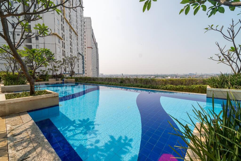 Hotel Elegance 2BR @ Bassura City East Jakarta /Netflix - Image 1