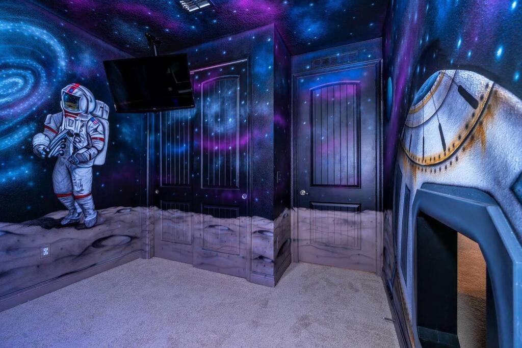 EPIC 10min Disney Fun Villa, Mini Golf, Arcade, Theater