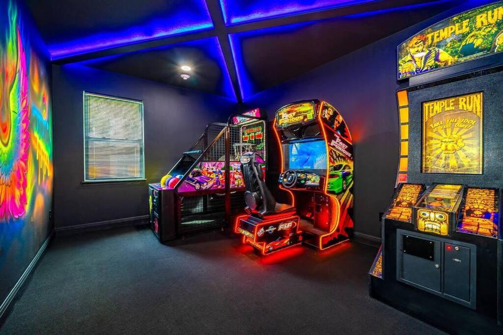 EPIC 10min Disney Fun Villa, Mini Golf, Arcade, Theater