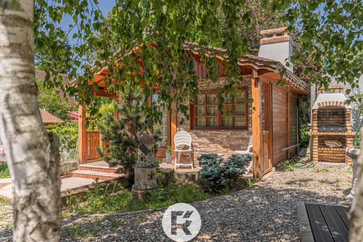 Montevrain Cottage view 3