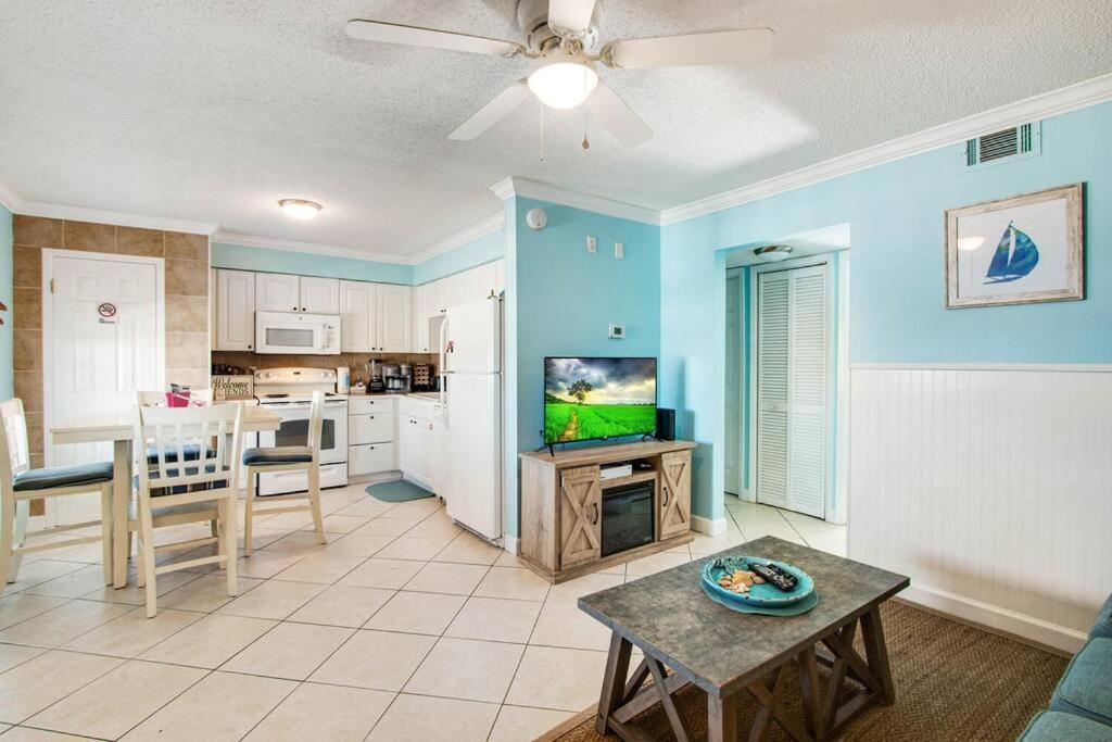 Private Beach Access With Pool and 2-MIn Walk to Beach