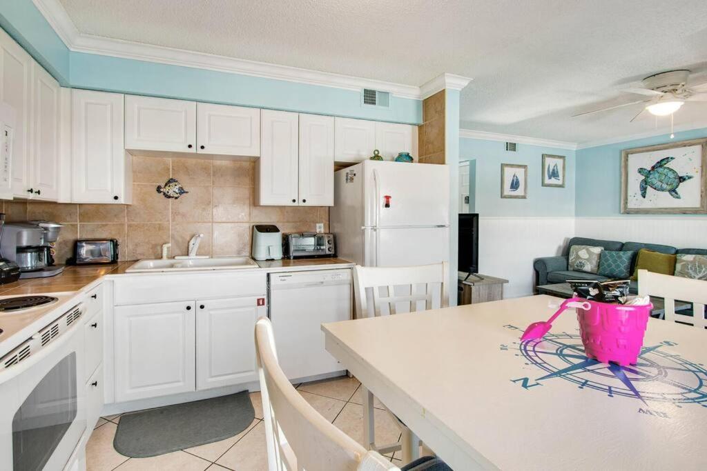 Private Beach Access With Pool and 2-MIn Walk to Beach
