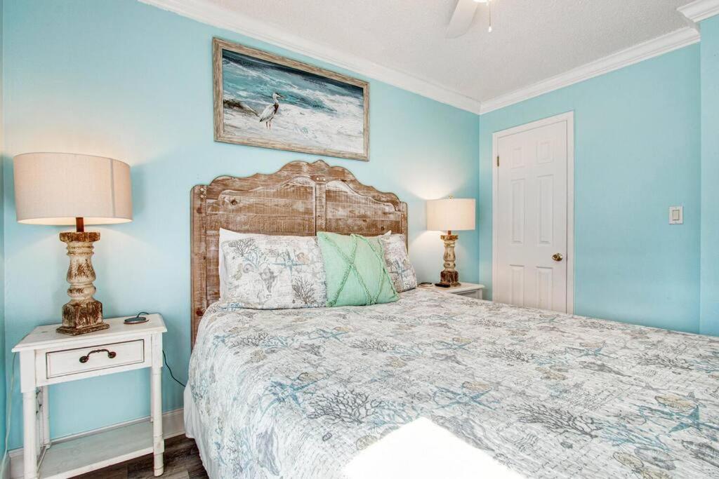 Private Beach Access With Pool and 2-MIn Walk to Beach