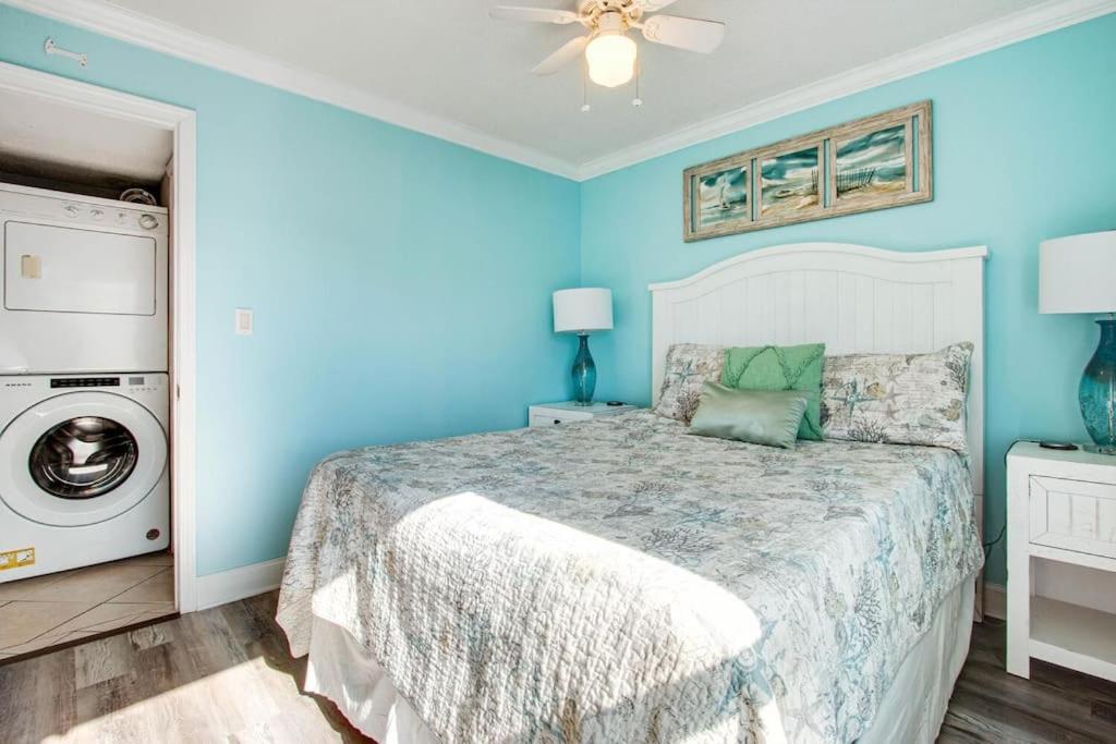 Private Beach Access With Pool and 2-MIn Walk to Beach