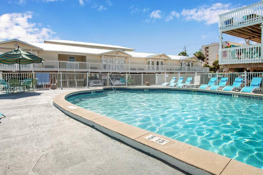 Private Beach Access With Pool and 2-MIn Walk to Beach