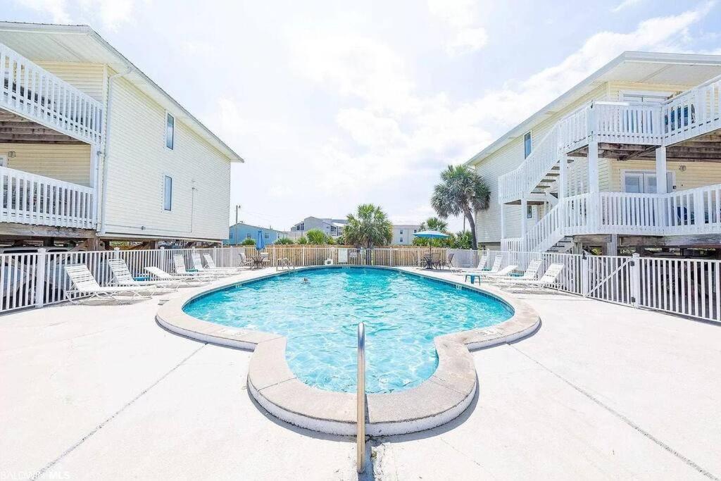 Private Beach Access With Pool and 2-MIn Walk to Beach