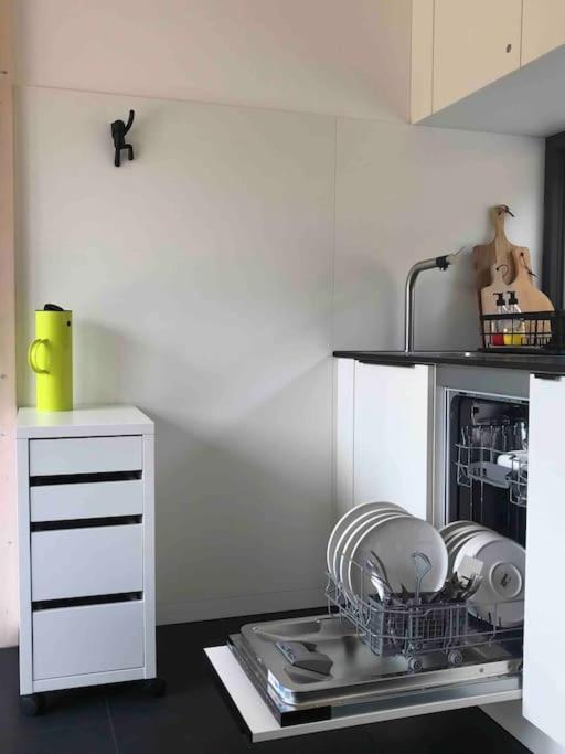 Modernes, ökologisches Design Ferienhaus in der Eifel Vulkaneifel I 2 Schlafzimmer, Sauna, Yoga & Kaminofen, schnelles WLAN & Arbeitsplatz